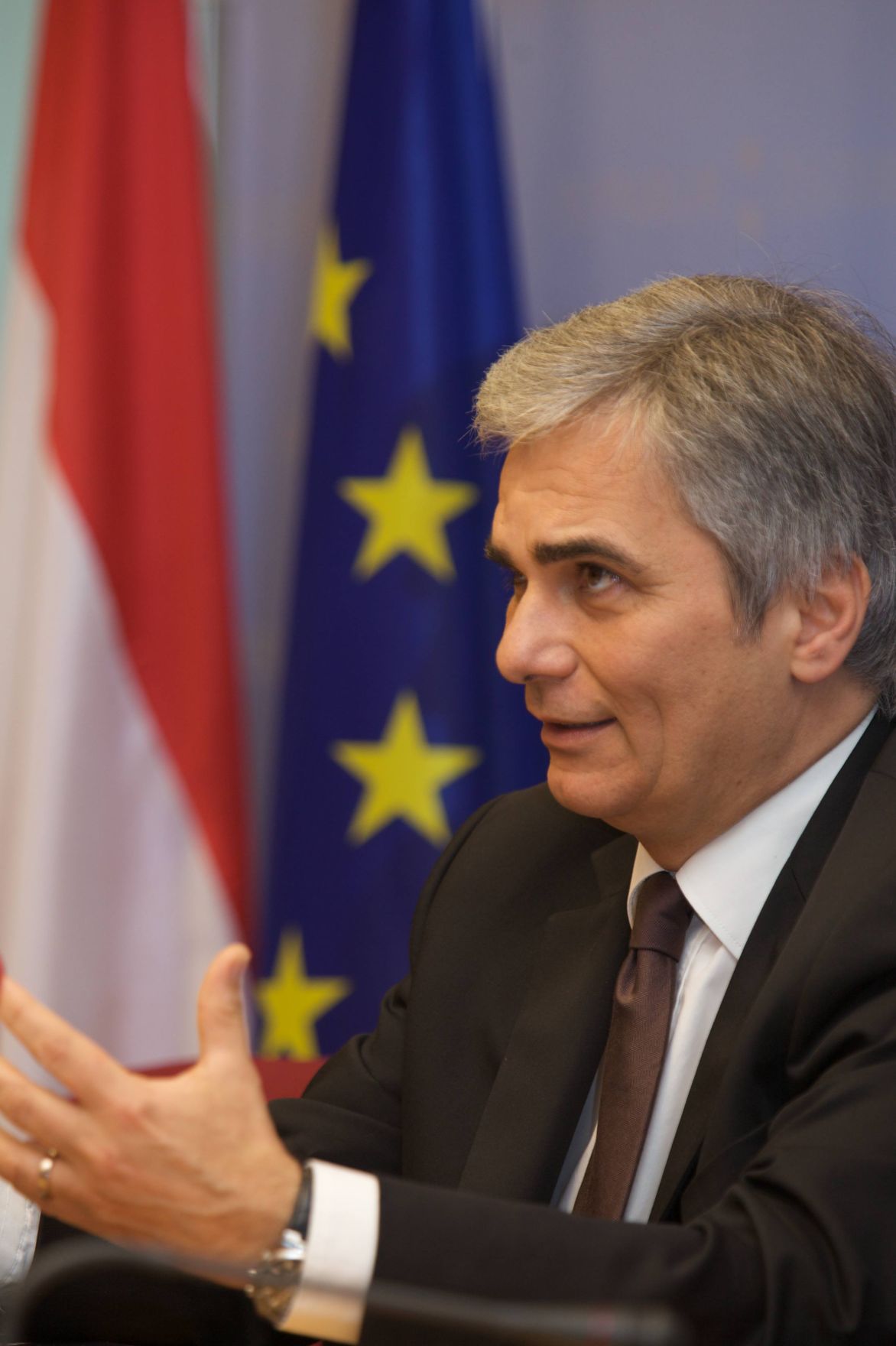 Freitag, den 29. Oktober 2010 fand in Br&uuml;ssel, Belgien die Abschluss-Pressekonferenz des &ouml;sterreichischen Bundeskanzlers Werner Faymann zum 2. Sitzungstag des Europ&auml;ischen Rates der EU-Staats- und Regierungschefs statt.