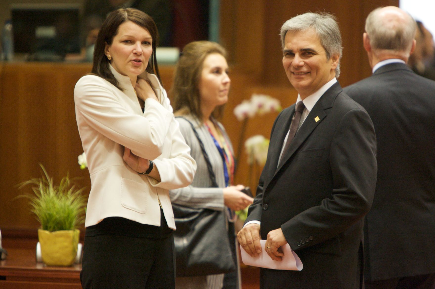 Freitag, den 29. Oktober 2010 fand in Br&uuml;ssel, Belgien die Sitzung des Europ&auml;ischen Rates der EU-Staats- und Regierungschefs statt. Im Bild Bundeskanzler Werner Faymann mit der finnischen Ministerpr&auml;sidentin Mari Kiviniemen (L).