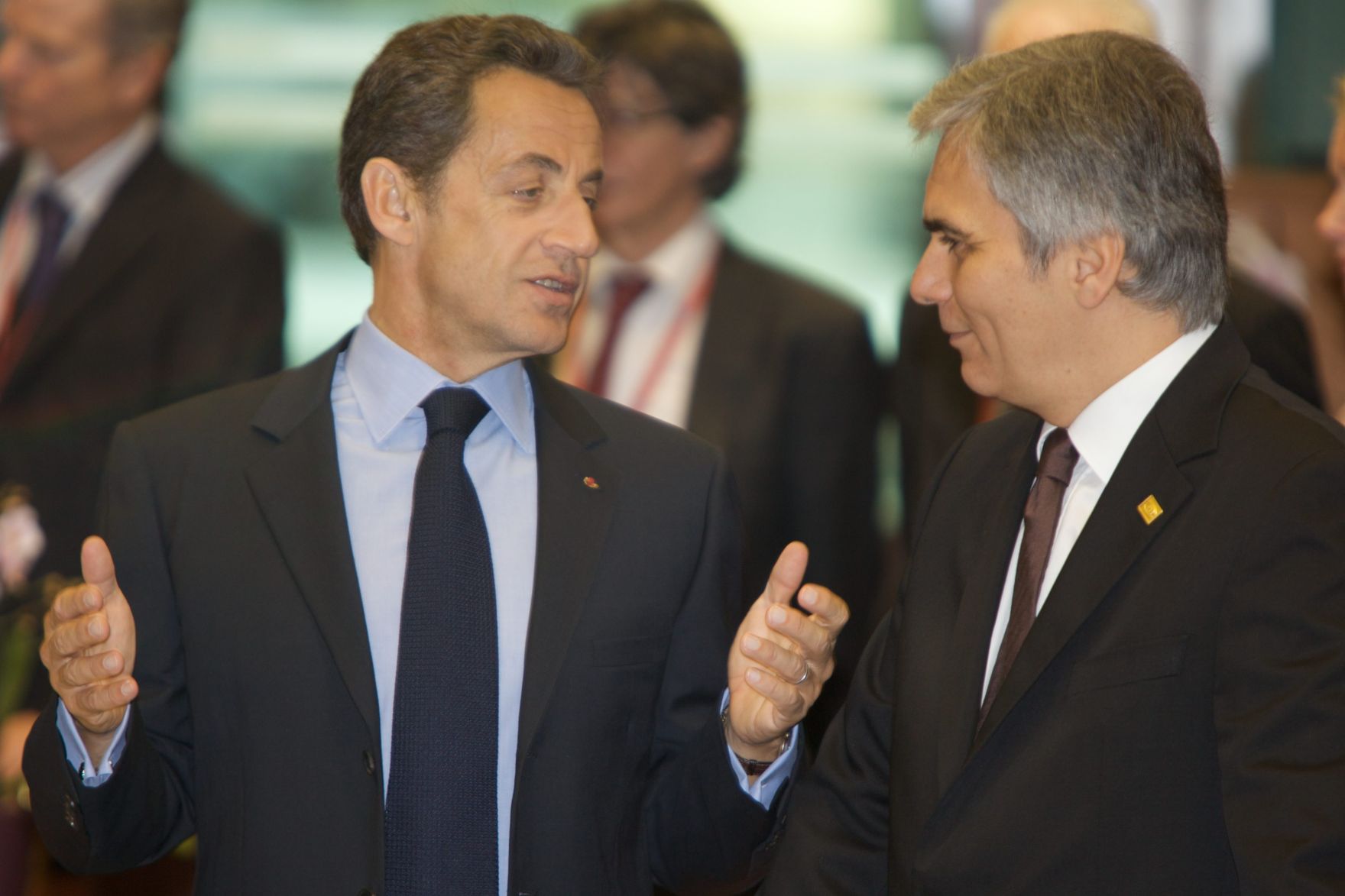 Freitag, den 29. Oktober 2010 fand in Br&uuml;ssel, Belgien die Sitzung des Europ&auml;ischen Rates der EU-Staats- und Regierungschefs statt. Im Bild Bundeskanzler Werner Faymann (R) mit dem franz&ouml;sischen Staatspr&auml;sidenten Nicolas Sarkozy (L).