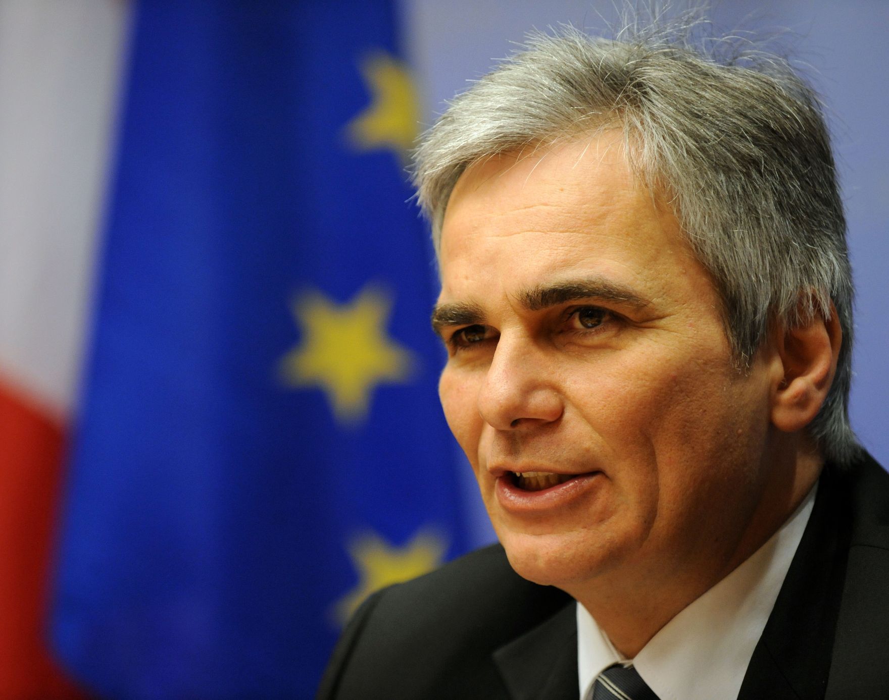 Freitag, den 17. Dezember 2010 fand in Br&uuml;ssel, Belgien die Sitzung des Europ&auml;ischen Rates der EU-Staats- und Regierungschefs statt. Im Bild Bundeskanzler Werner Faymann bei der Pressekonferenz.