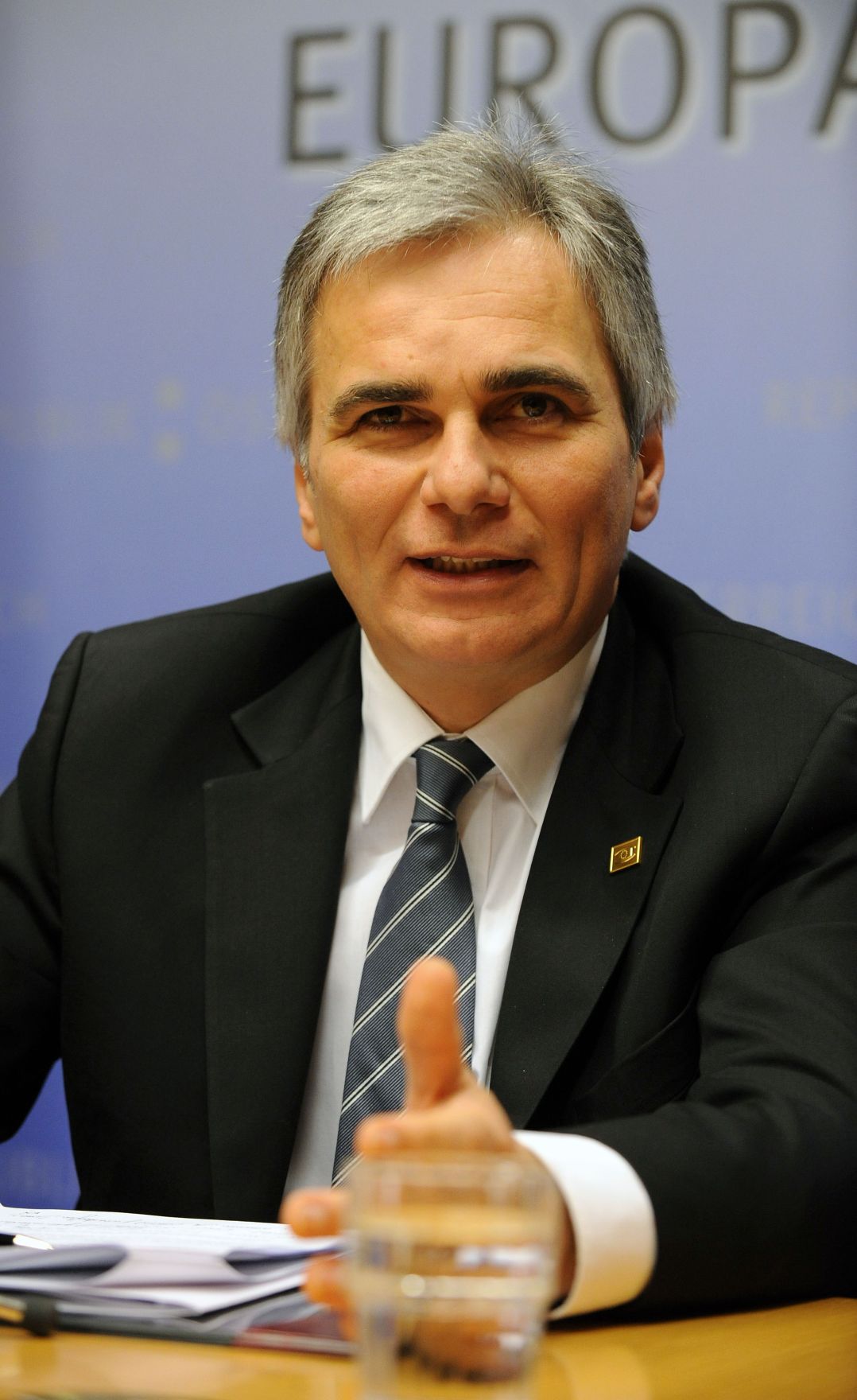 Freitag, den 17. Dezember 2010 fand in Br&uuml;ssel, Belgien die Sitzung des Europ&auml;ischen Rates der EU-Staats- und Regierungschefs statt. Im Bild Bundeskanzler Werner Faymann bei der Pressekonferenz.
