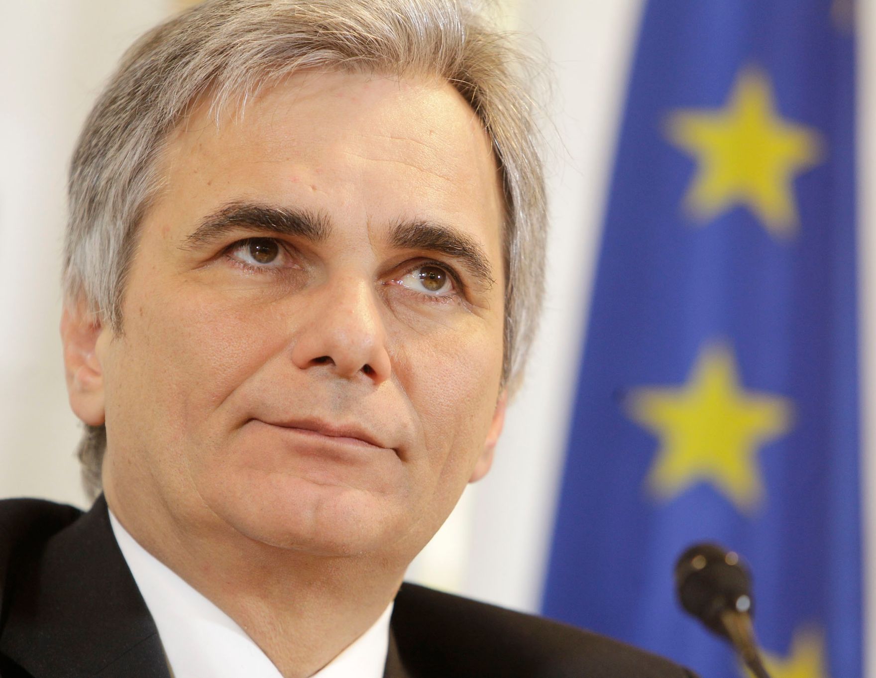 Bundeskanzler Werner Faymann beim Pressefoyer nach dem Ministerrat am 14. Dezember 2010 im Bundeskanzleramt.