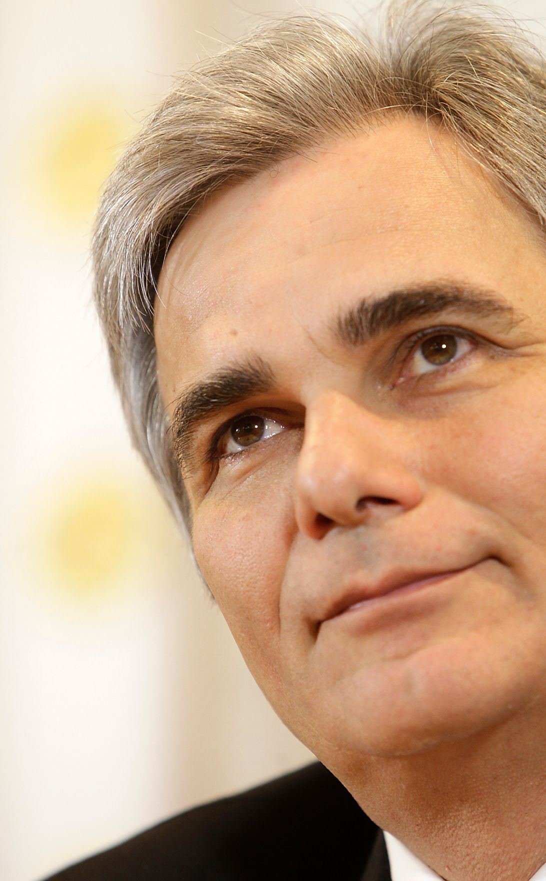 Bundeskanzler Werner Faymann beim Pressefoyer nach dem Ministerrat am 14. Dezember 2010 im Bundeskanzleramt.