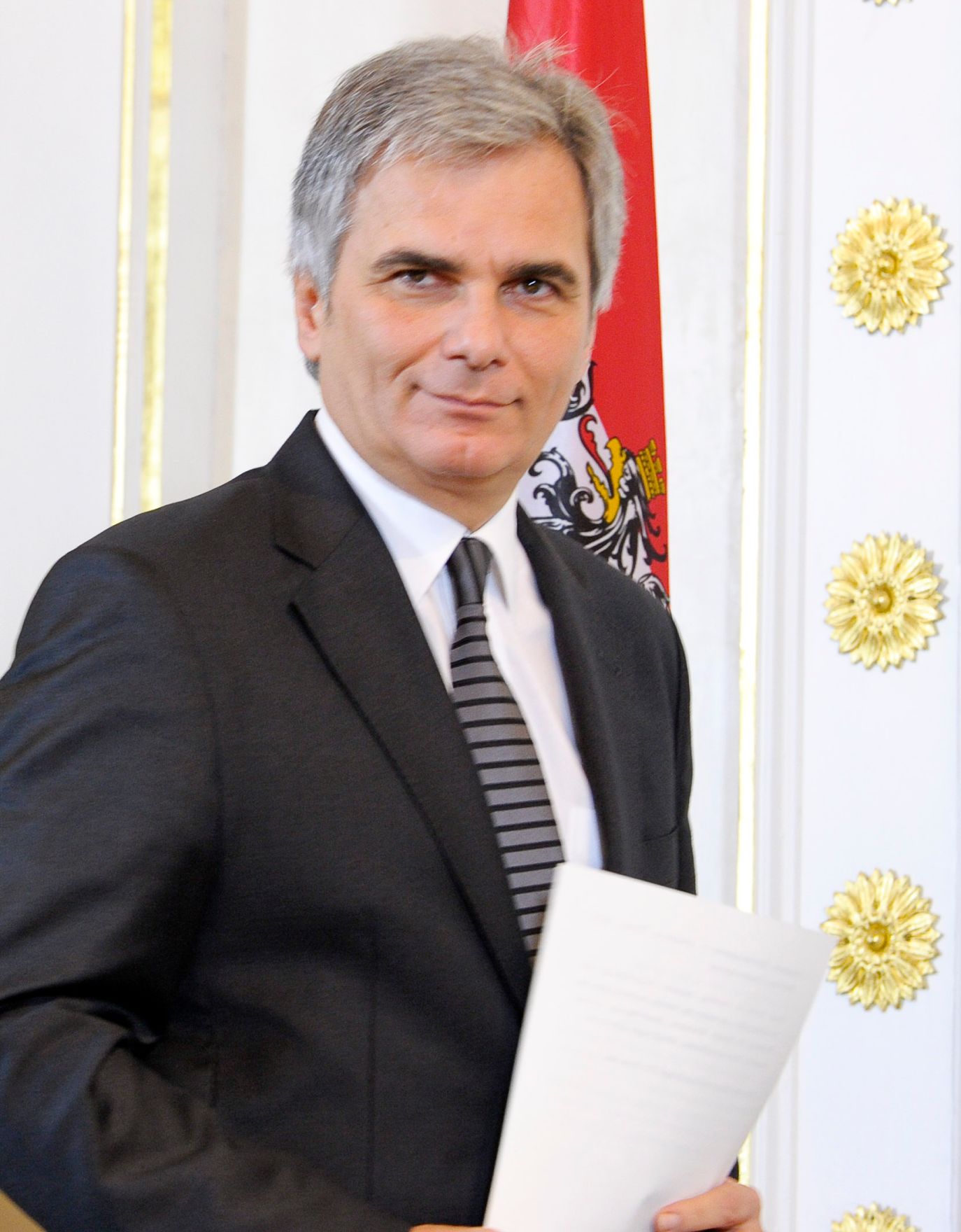 Bundeskanzler Werner Faymann beim Pressefoyer nach dem Ministerrat am 16. November 2010 im Bundeskanzleramt.