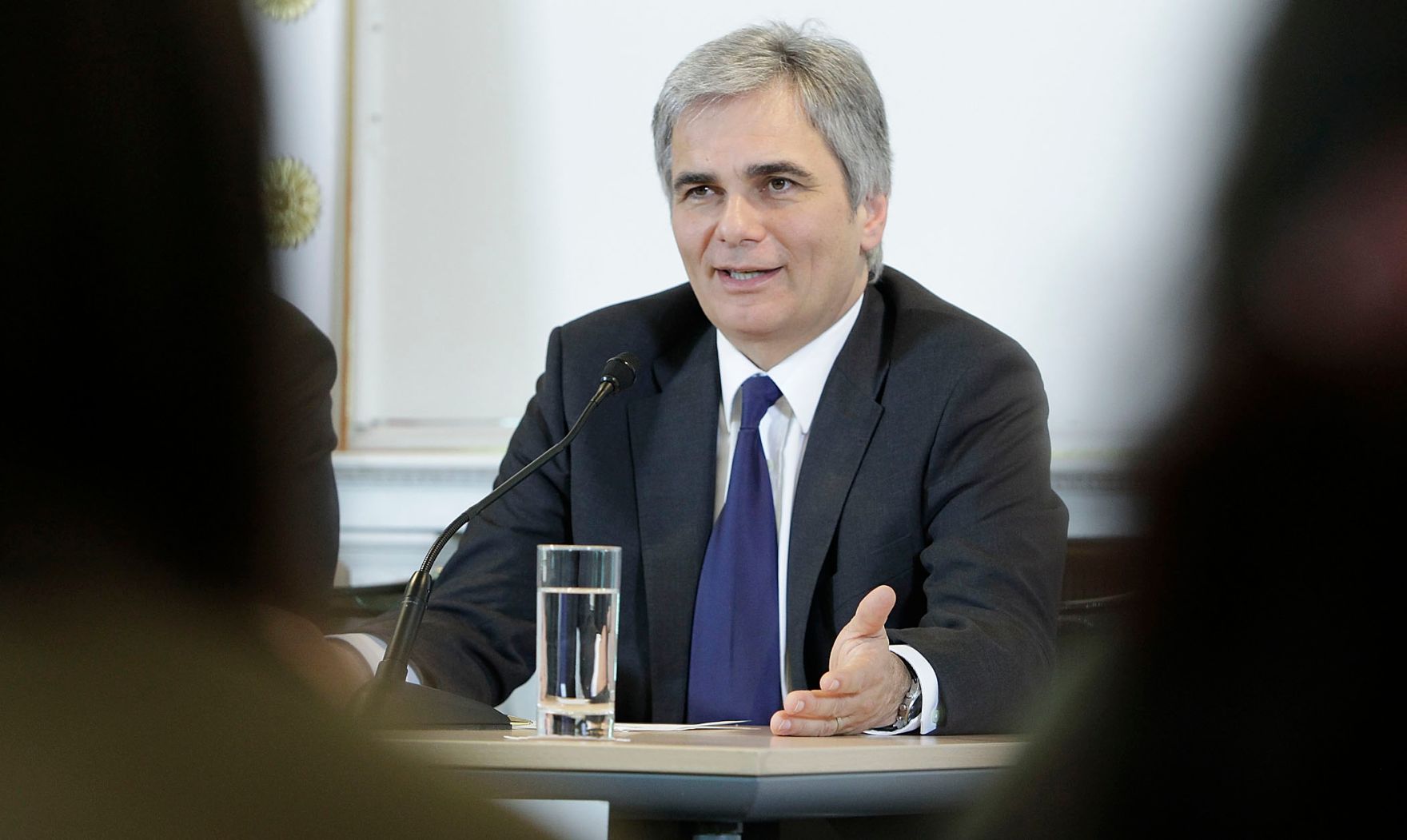 Bundeskanzler Werner Faymann beim Pressefoyer nach dem Ministerrat am 2. November 2010 im Bundeskanzleramt.