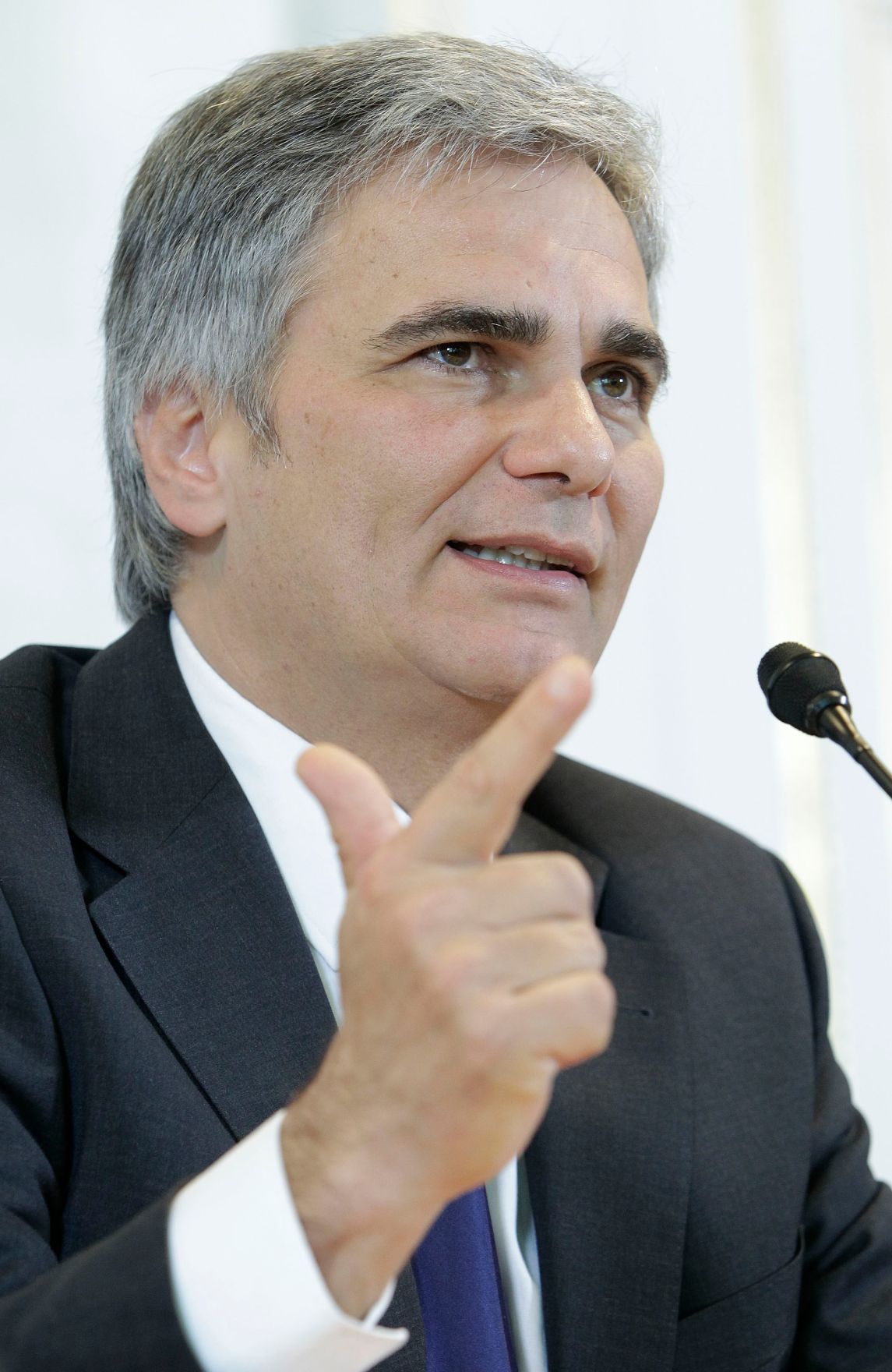 Bundeskanzler Werner Faymann beim Pressefoyer nach dem Ministerrat am 2. November 2010 im Bundeskanzleramt.