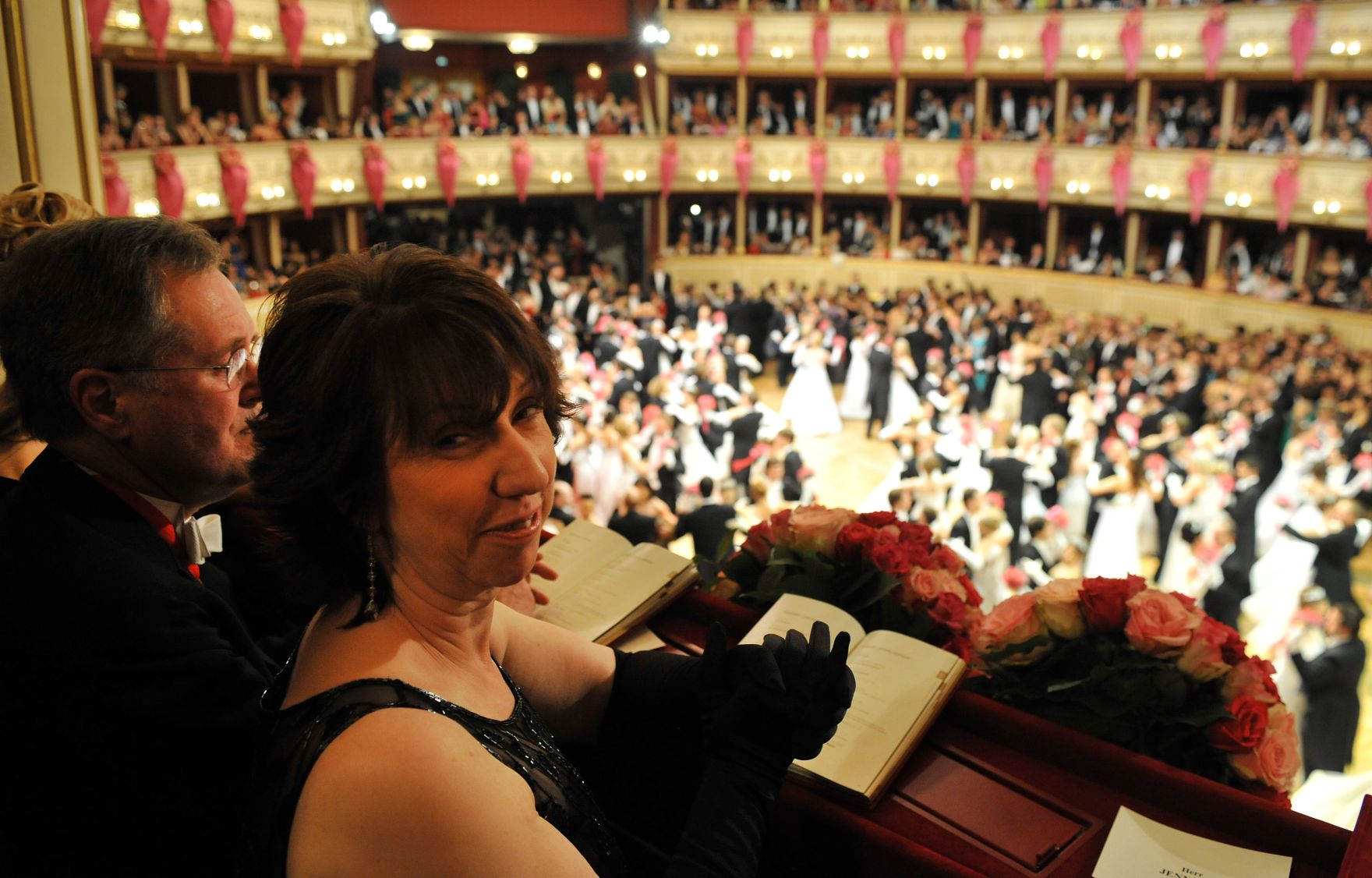 Donnerstag, den 11. Februar 2010 nahmen Bundeskanzler Werner Faymann und sein Ehrengast, die Hohe Repr&auml;sentantin der EU, Catherine Ashton am Wiener Opernball teil.