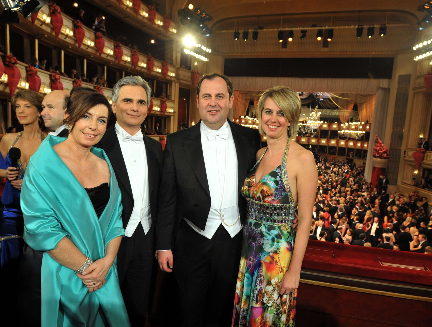 Donnerstag, den 11. Februar 2010 nahmen Bundeskanzler Werner Faymann mit Ehefrau Martina (L) und Vizekanlzer Josef Pr&ouml;ll mit Ehefrau Gaby (R) am Wiener Opernball teil.