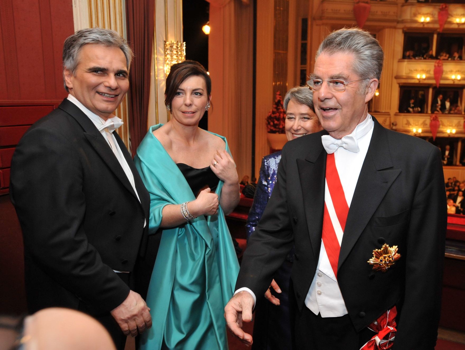Donnerstag, den 11. Februar 2010 nahmen Bundeskanzler Werner Faymann mit Ehefrau Martina (L) und Bundepr&auml;sident Heinz Fischer mit Ehefrau Margit (R) am Wiener Opernball teil.