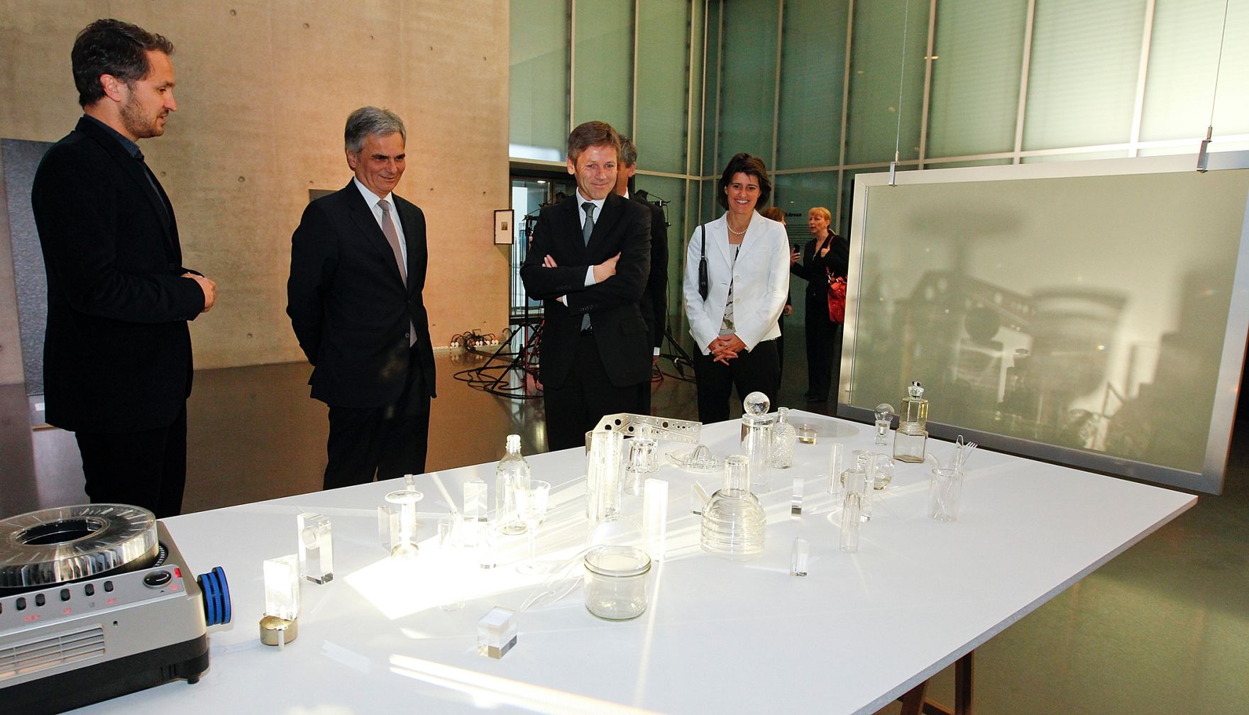 Am 20. Juli 2011 besuchte der Bundeskanzler die Ai Weiwei-Austellung im Kunsthaus Bregenz. Im Bild (v.l.n.r.) Direktor Yilmaz Dziewior, Bundeskanzler Werner Faymann, Staatssekret&auml;r Josef Ostermayer und Margit Spindelegger.
