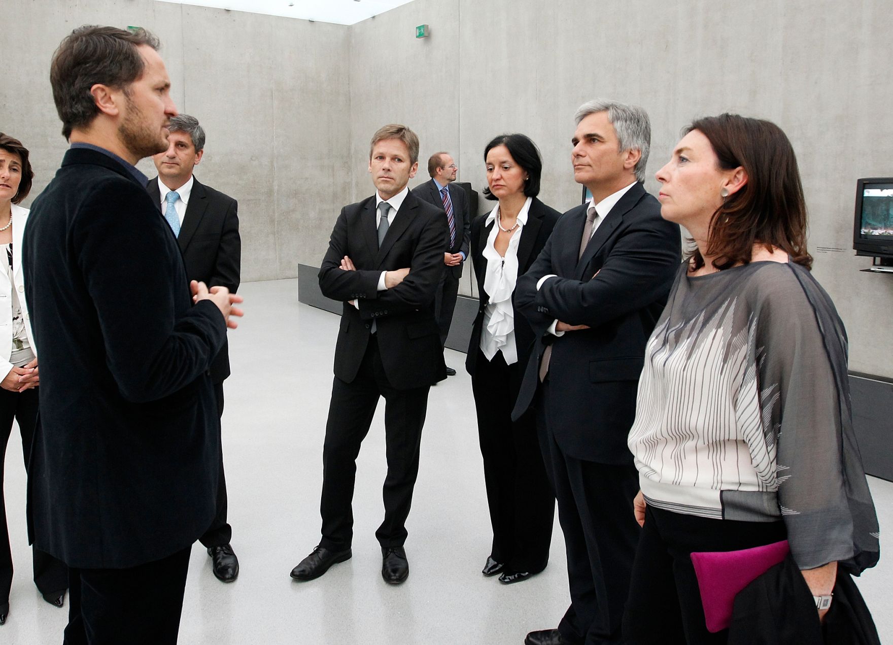 Am 20. Juli 2011 besuchte der Bundeskanzler die Ai Weiwei-Austellung im Kunsthaus Bregenz. Im Bild (v.l.n.r.) Direktor Yilmaz Dziewior, Staatssekret&auml;r Josef Ostermayer, Manuela Ostermayer-Koch, Bundeskanzler Werner Faymann und Martina Ludwig-Faymann.