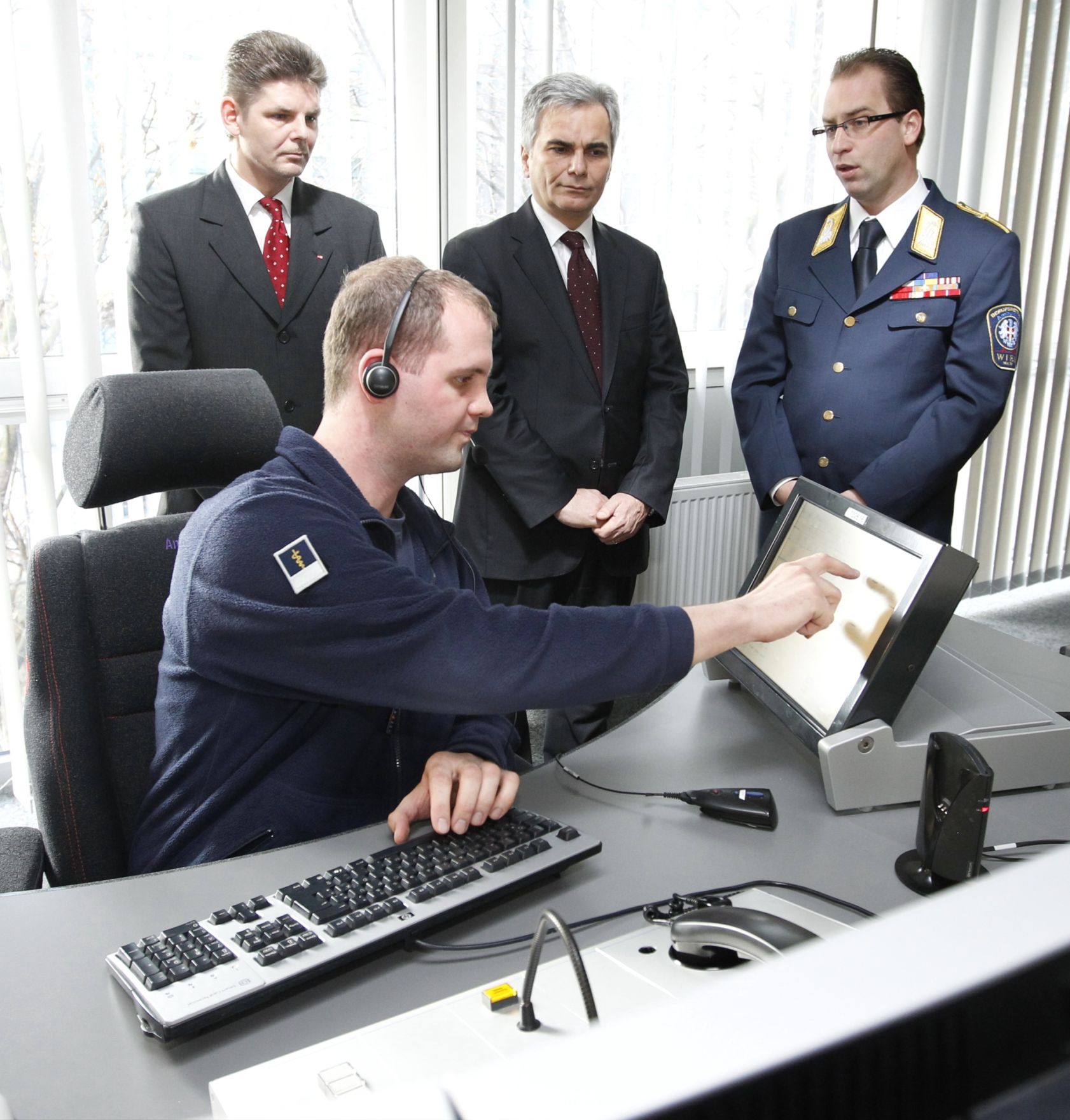 Am 25. Dezember 2011 besuchte Bundeskanzler Werner Faymann die Zentrale der Wiener Rettung im 3. Bezirk.