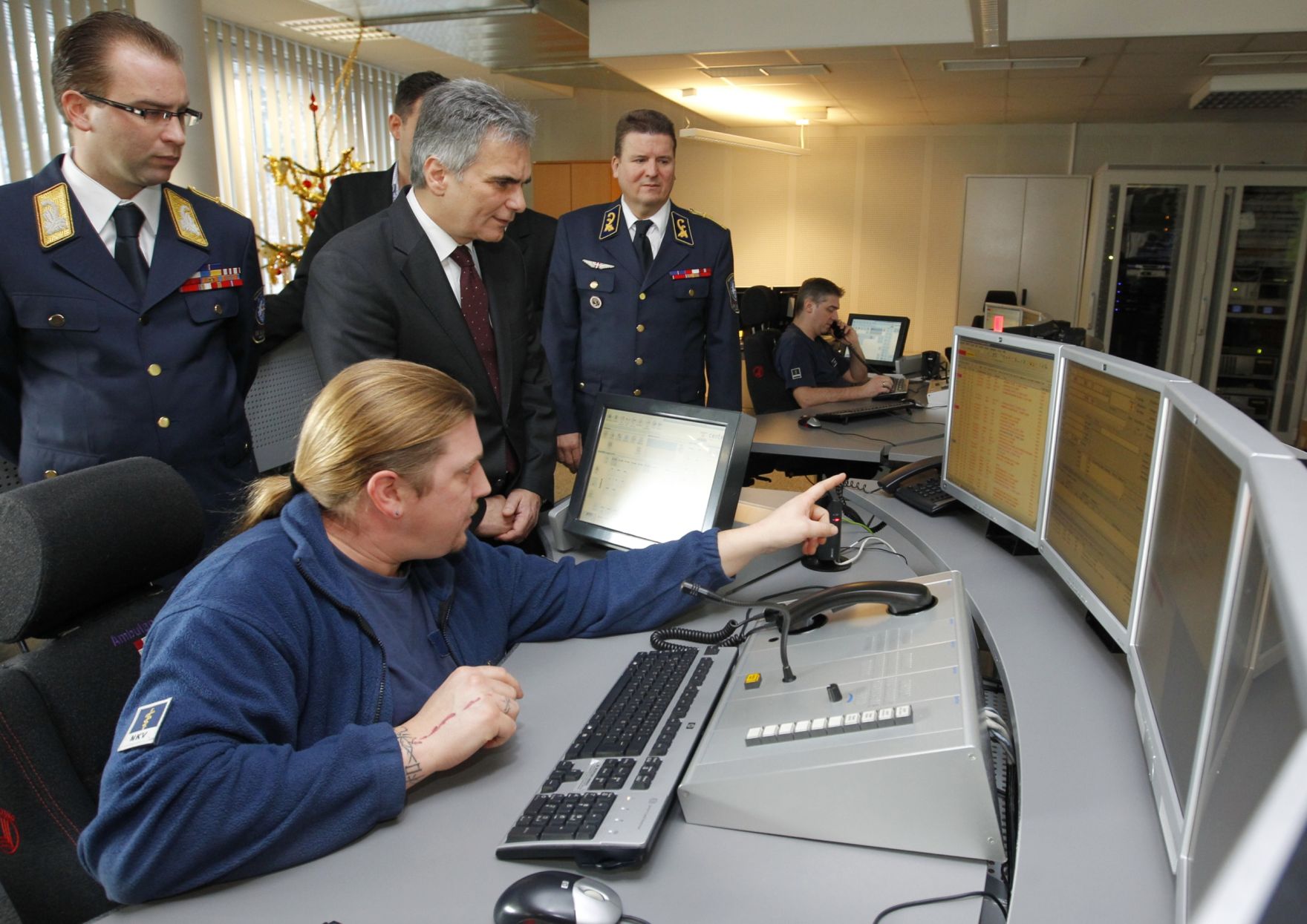 Am 25. Dezember 2011 besuchte Bundeskanzler Werner Faymann die Zentrale der Wiener Rettung im 3. Bezirk.