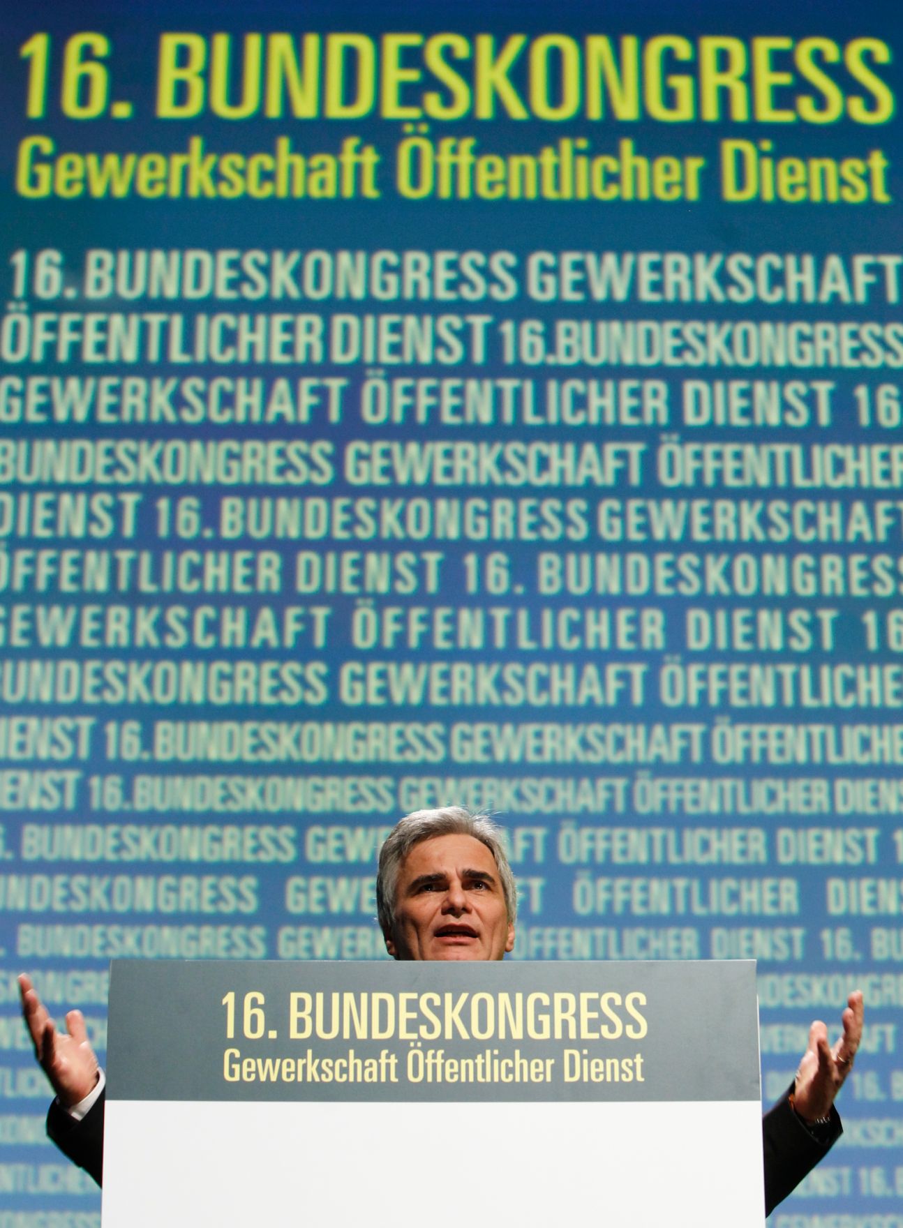 Am 8. November 2011 nahm Bundeskanzler Werner Faymann an der feierlichen Er&ouml;ffnung des Bundeskongresses der Gewerkschaft &ouml;ffentlicher Dienst im Wiener Austria Center teil.