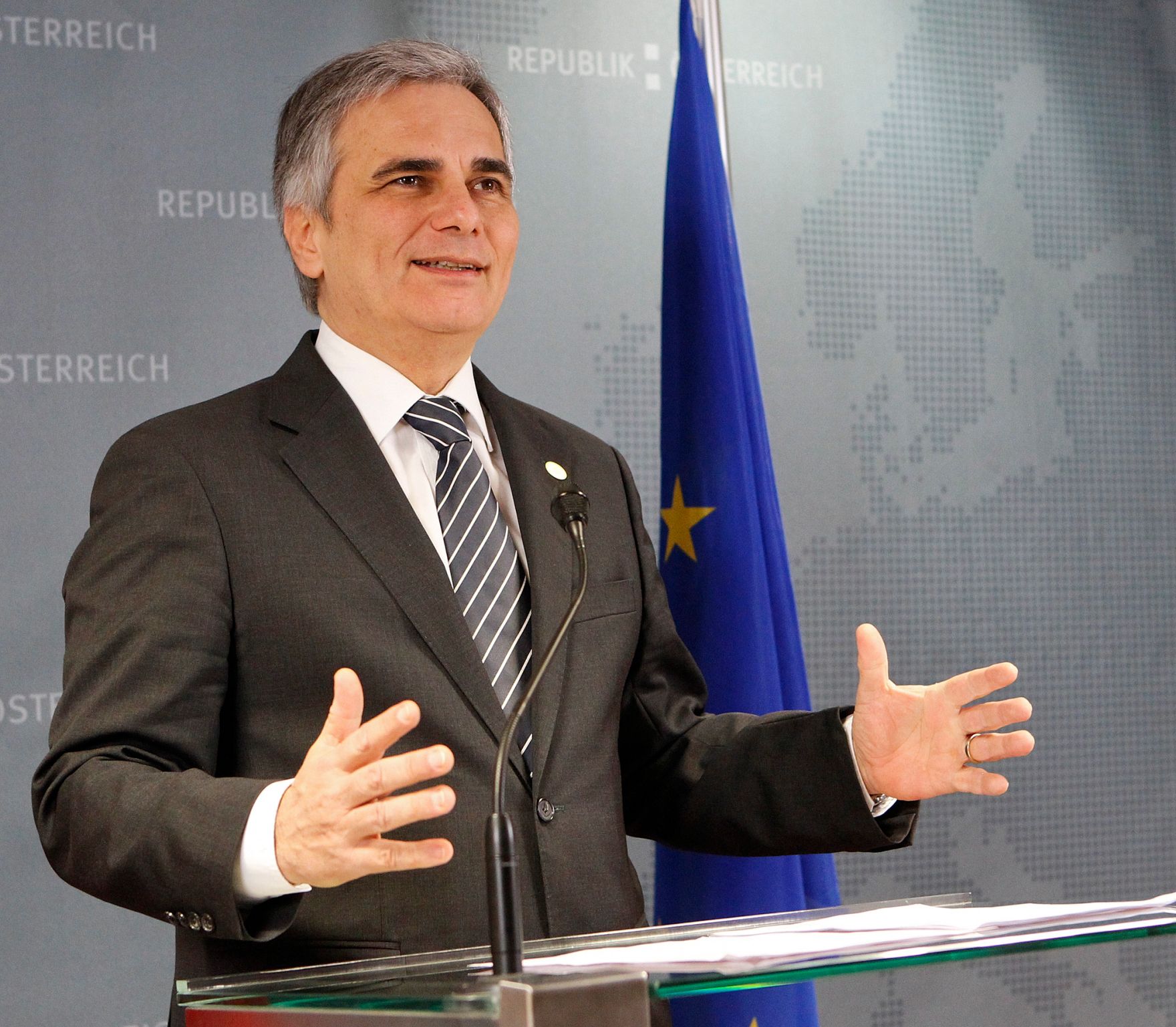 Am 9. Dezember 2011 endete in Br&uuml;ssel der zweit&auml;gige Europ&auml;ische Rat der EU-Staats- und Regierungschefs. Im Bild Bundeskanzler Werner Faymann bei der Pressekonferenz.