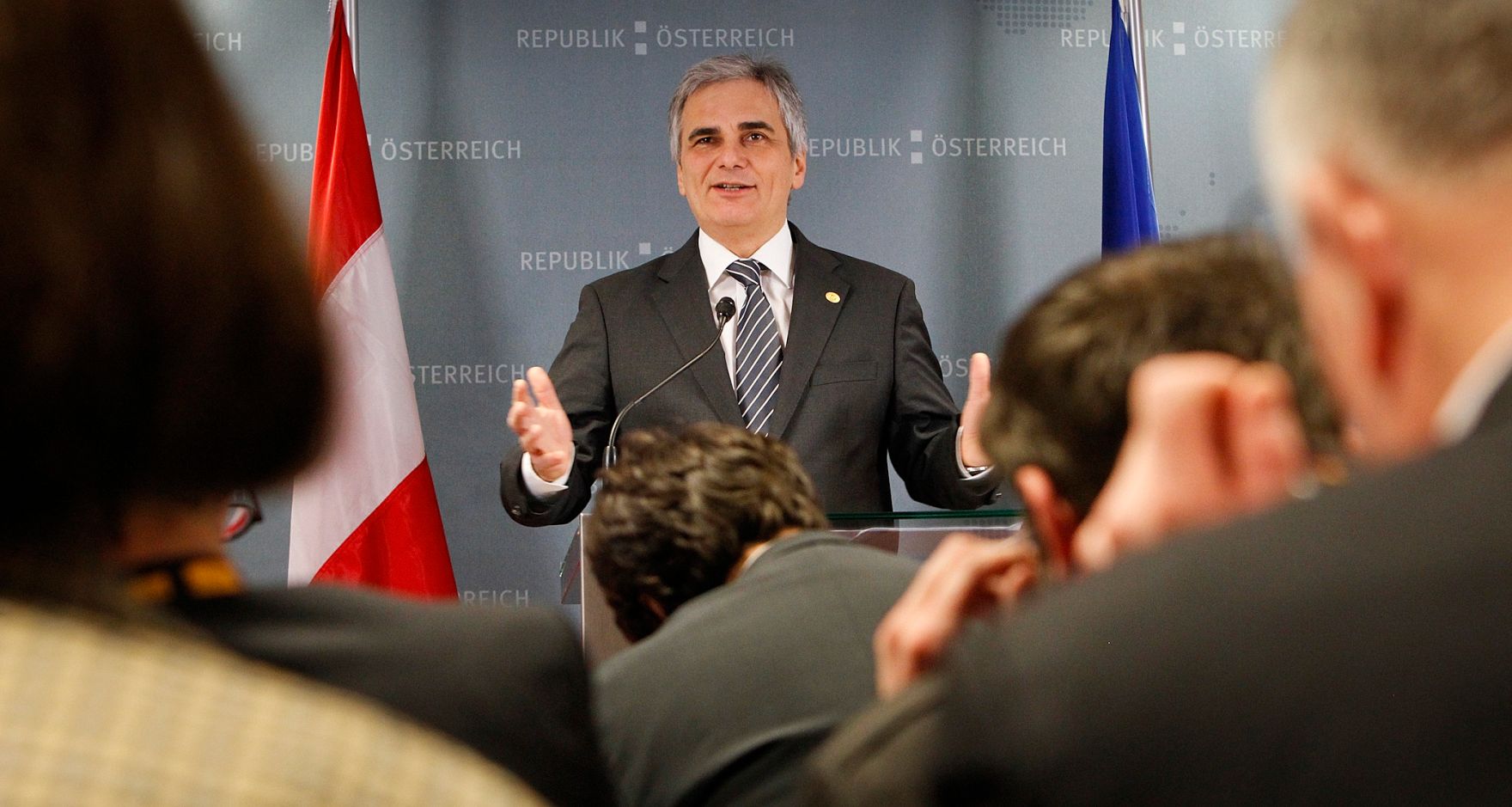 Am 9. Dezember 2011 endete in Br&uuml;ssel der zweit&auml;gige Europ&auml;ische Rat der EU-Staats- und Regierungschefs. Im Bild Bundeskanzler Werner Faymann bei der Pressekonferenz.