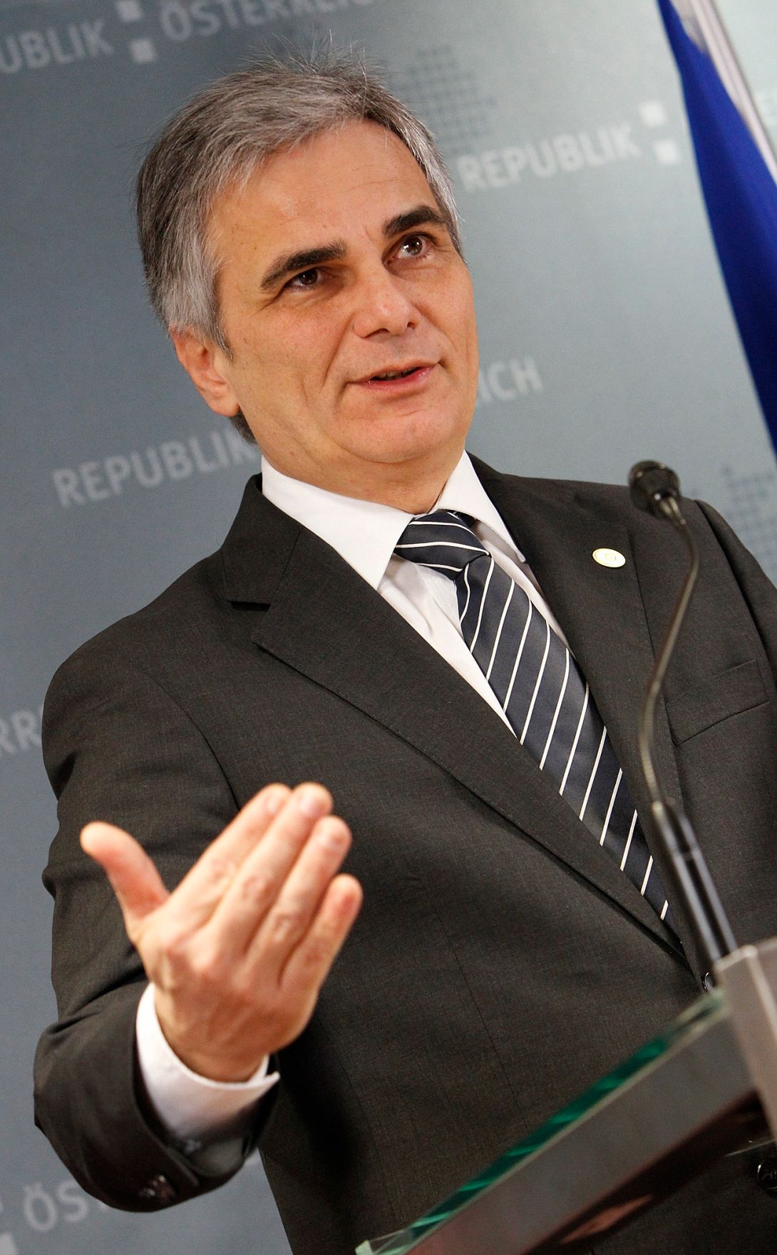 Am 9. Dezember 2011 endete in Br&uuml;ssel der zweit&auml;gige Europ&auml;ische Rat der EU-Staats- und Regierungschefs. Im Bild Bundeskanzler Werner Faymann bei der Pressekonferenz.