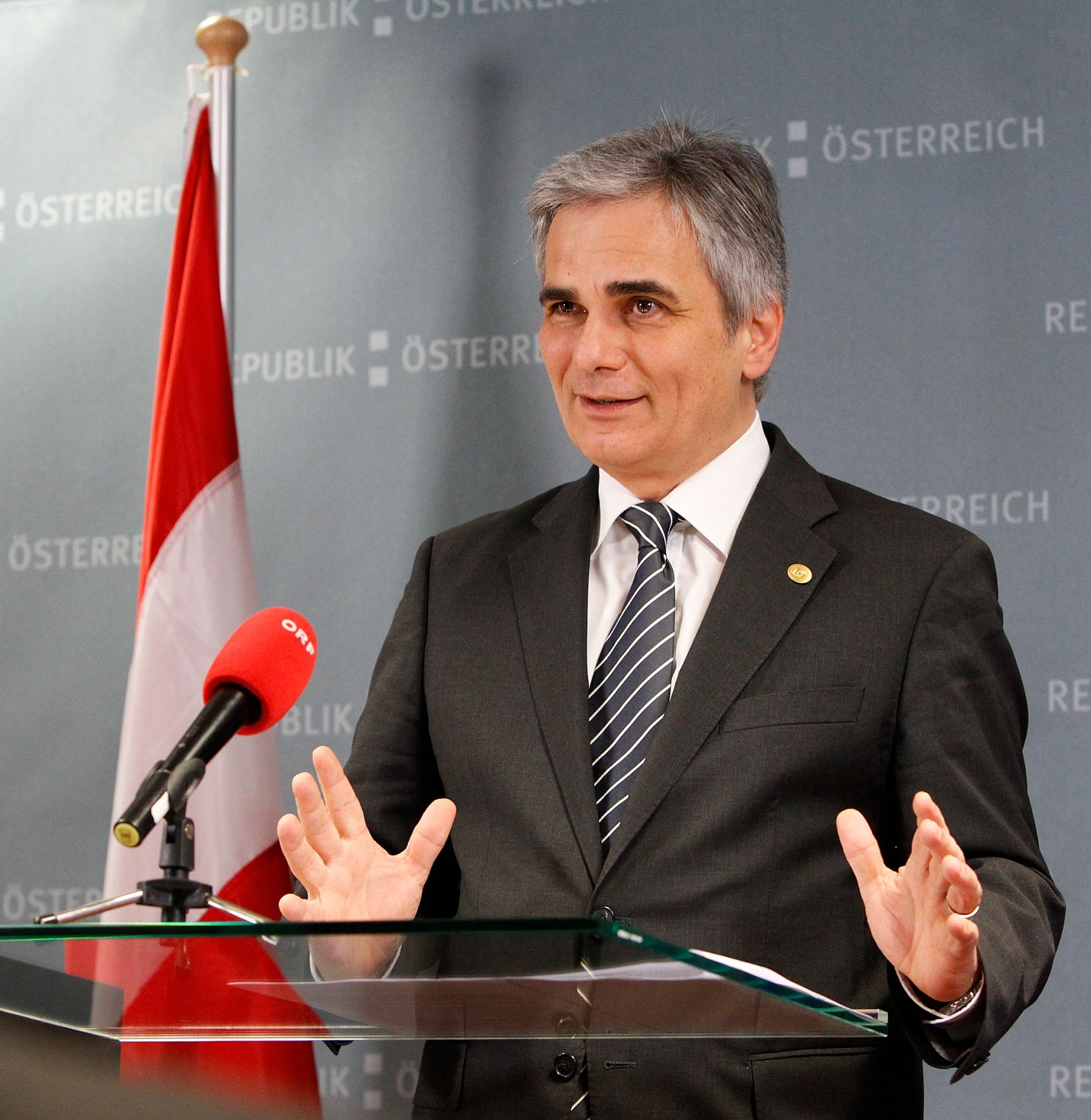 Am 9. Dezember 2011 endete in Br&uuml;ssel der zweit&auml;gige Europ&auml;ische Rat der EU-Staats- und Regierungschefs. Im Bild Bundeskanzler Werner Faymann bei der Pressekonferenz.