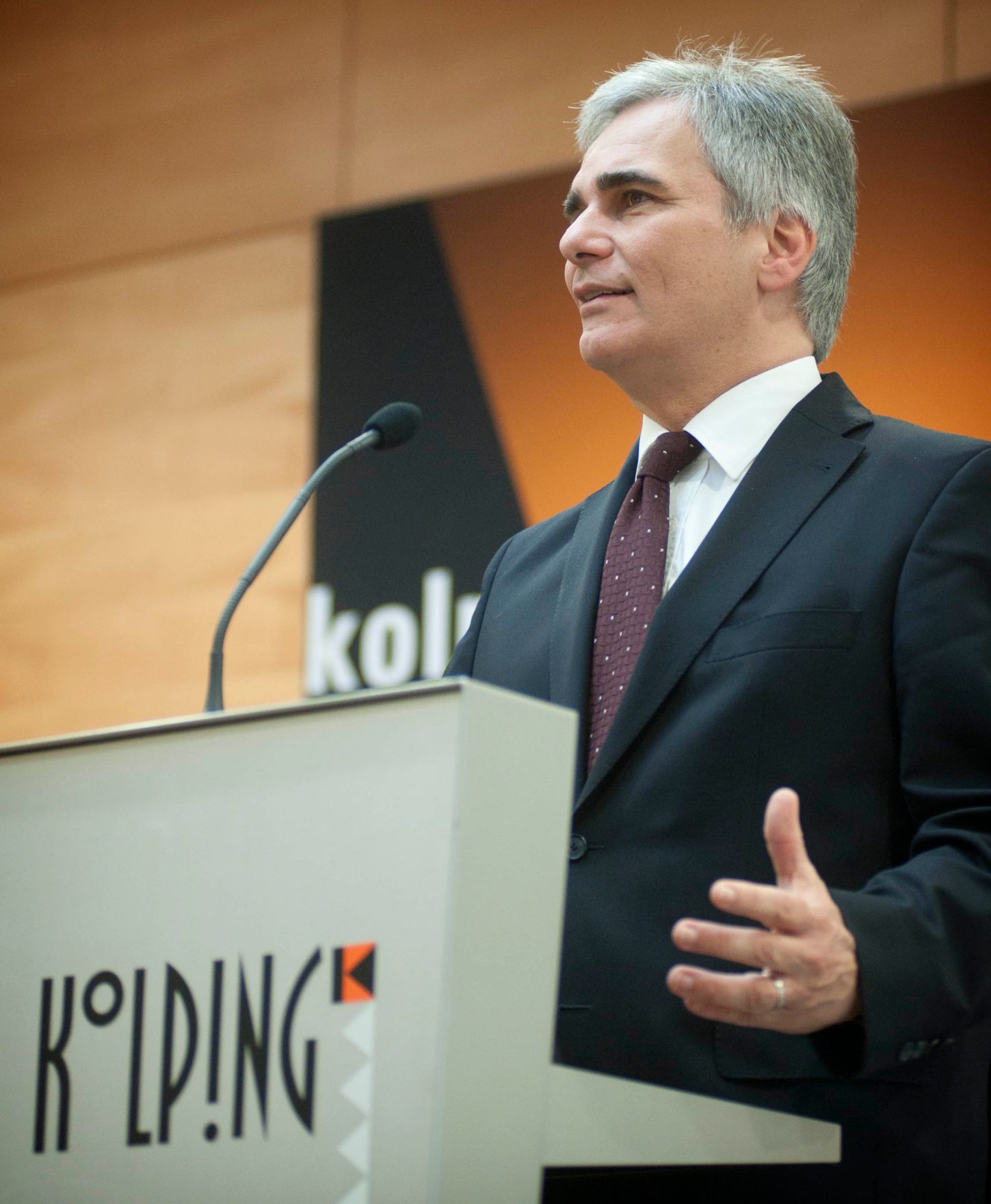 Am 11. November 2011 besuchte Bundeskanzler Werner Faymann die Er&ouml;ffnung des Kolpinghaus &quot;Gemeinsam Leben&quot; in Wien.