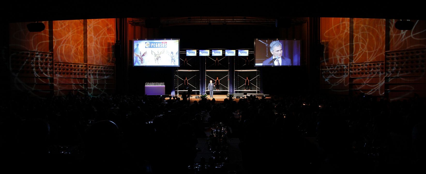 Am 9. Juni 2011 hielt Bundeskanzler Werner Faymann Begr&uuml;&szlig;ungsworte bei der Galanacht der Wirtschaft "PEGASUS" der Ober&ouml;sterreichischen Nachrichten in Linz.