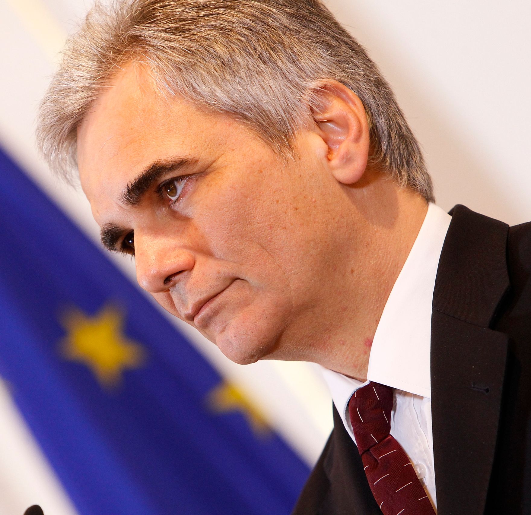 Bundeskanzler Werner Faymann beim Pressefoyer nach dem Ministerrat am 22. November 2011 im Bundeskanzleramt.
