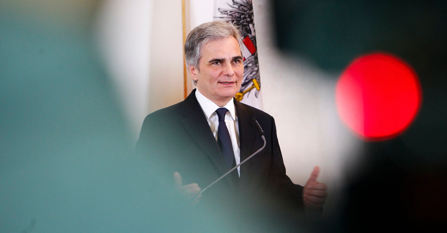 Bundeskanzler Werner Faymann beim Pressefoyer nach dem Ministerrat am 20. Dezember 2011 im Bundeskanzleramt.