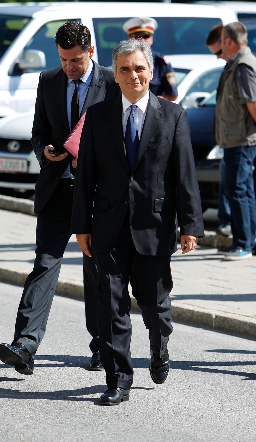 Am 30. Mai 2011 begann am Semmering die zweit&auml;gige Klausurtagung der Bundesregierung. Im Bild Bundeskanzler Werner Faymann am Weg zur Regierungsklausur.