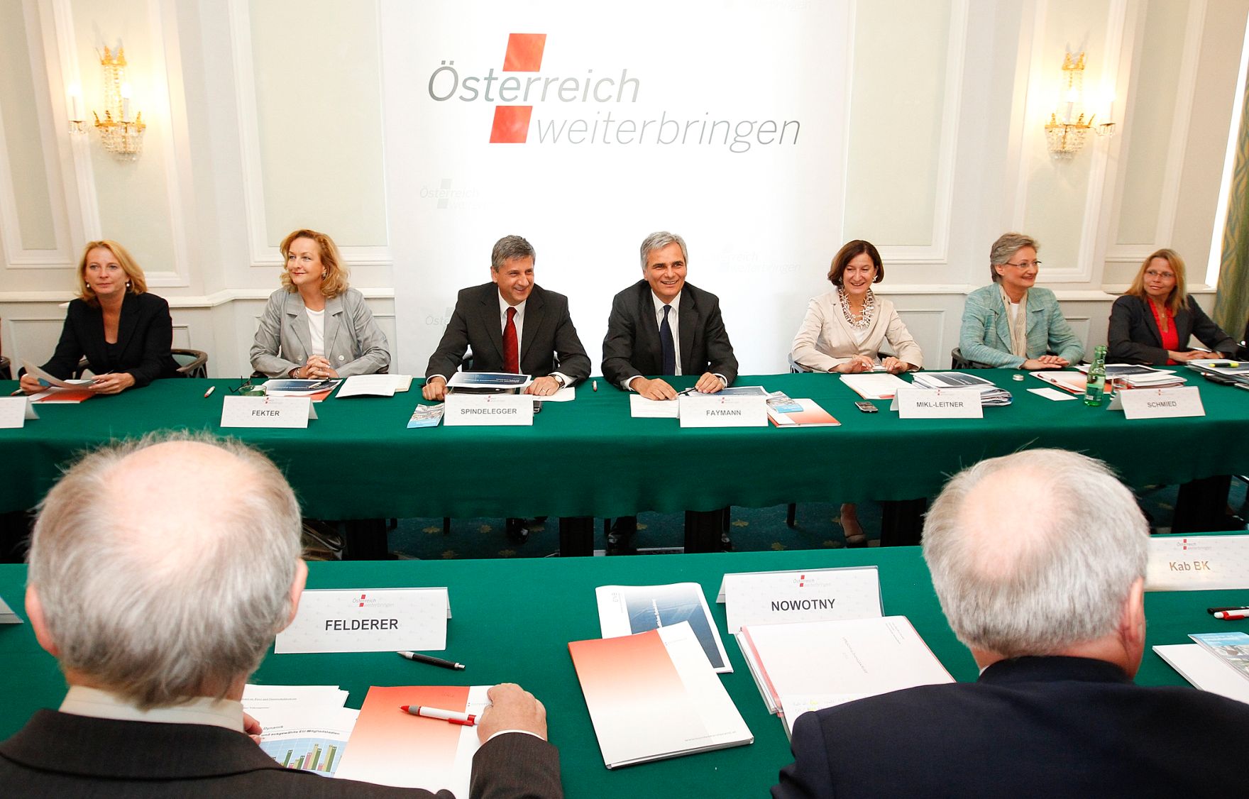 Am 30. Mai 2011 begann am Semmering die zweit&auml;gige Klausurtagung der Bundesregierung. Im Bild (v.l.n.r.) Verkehrsministerin Doris Bures, Finanzministerin Maria Fekter, Au&szlig;enminister und Vizekanzler Michael Spindelegger, Bundeskanzler Werner Faymann, Innenministerin Johanna Mikl-Leitner, Unterrichtsministerin Caudia Schmied und Justizministerin Beatrix Karl.