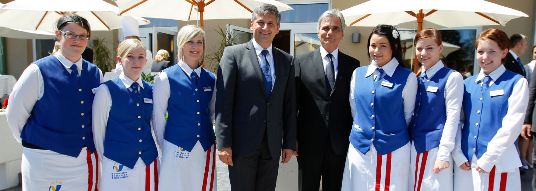 Am 31. Mai 2011 wurde am Semmering die zweit&auml;gige Klausurtagung der Bundesregierung fortgesetzt. Im Bild Bundeskanzler Werner Faymann (r.) und Au&szlig;enminister und Vizekanzler Michael Spindelegger (l.) beim Mittagessen in der Tourismusfachschule Semmering.