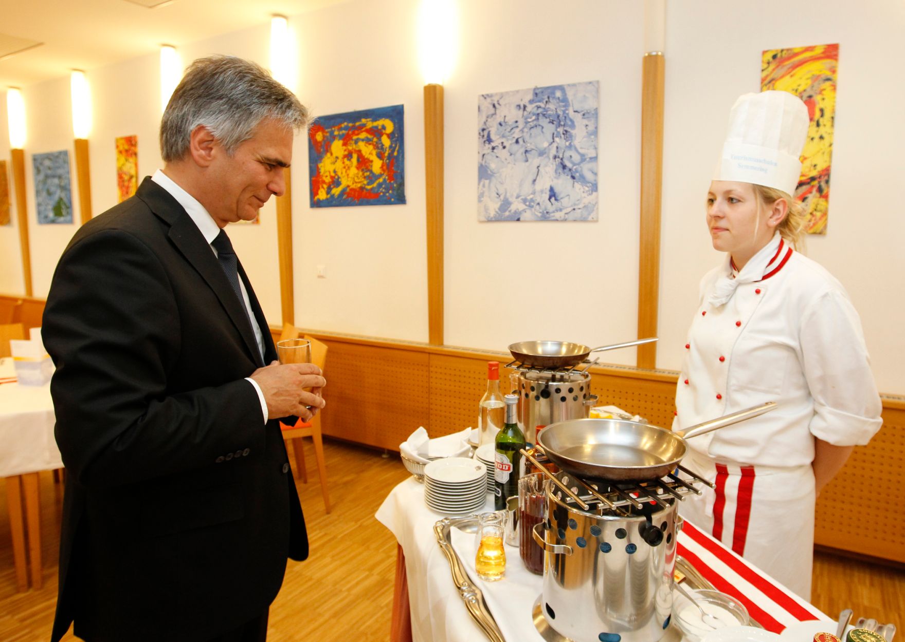 Am 31. Mai 2011 wurde am Semmering die zweit&auml;gige Klausurtagung der Bundesregierung fortgesetzt. Im Bild Bundeskanzler Werner Faymann beim Mittagessen in der Tourismusfachschule Semmering.