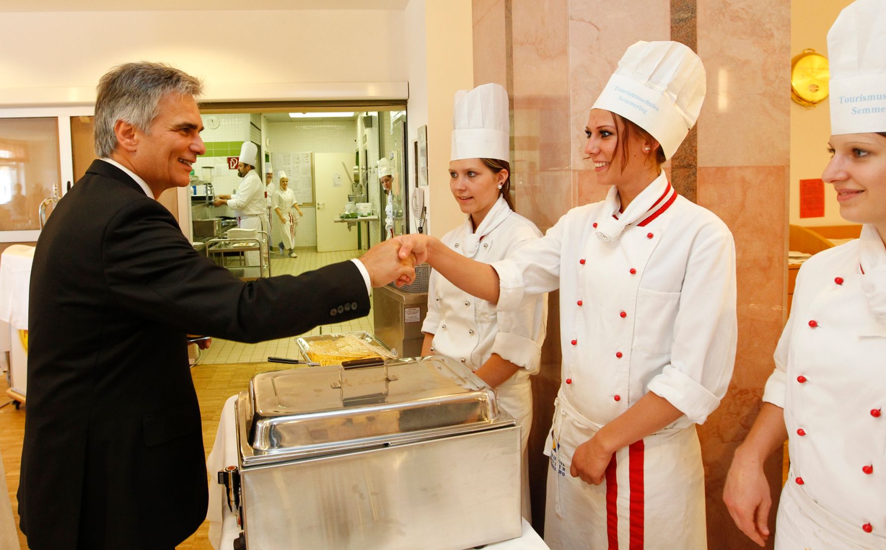 Am 31. Mai 2011 wurde am Semmering die zweit&auml;gige Klausurtagung der Bundesregierung fortgesetzt. Im Bild Bundeskanzler Werner Faymann beim Mittagessen in der Tourismusfachschule Semmering.