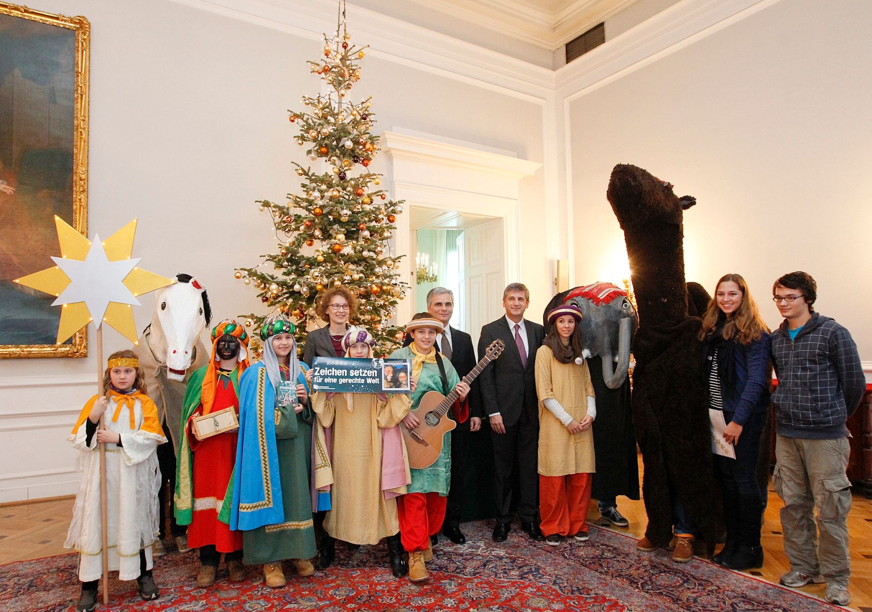 Am 27. Dezember 2011 empfing Bundeskanzler Werner Faymann Sternsinger im Bundeskanzleramt. Der Besuch fand im Rahmen der traditionellen Dreik&ouml;nigsaktion der katholischen Jungschar unter dem neuen Motto &quot;Zeichen setzen f&uuml;r eine gerechte Welt&quot; statt.