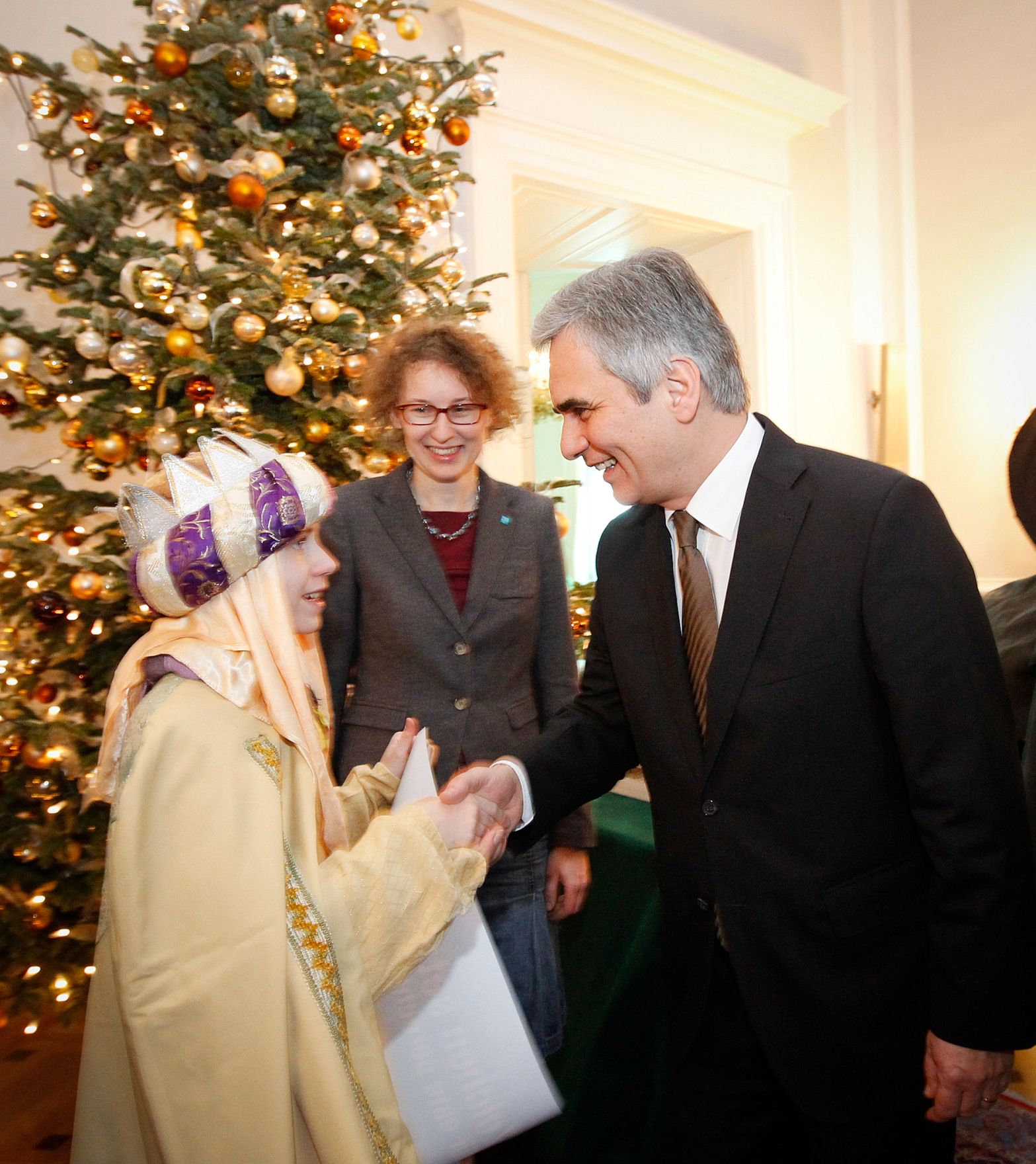 Am 27. Dezember 2011 empfing Bundeskanzler Werner Faymann Sternsinger im Bundeskanzleramt. Der Besuch fand im Rahmen der traditionellen Dreik&ouml;nigsaktion der katholischen Jungschar unter dem neuen Motto &quot;Zeichen setzen f&uuml;r eine gerechte Welt&quot; statt.