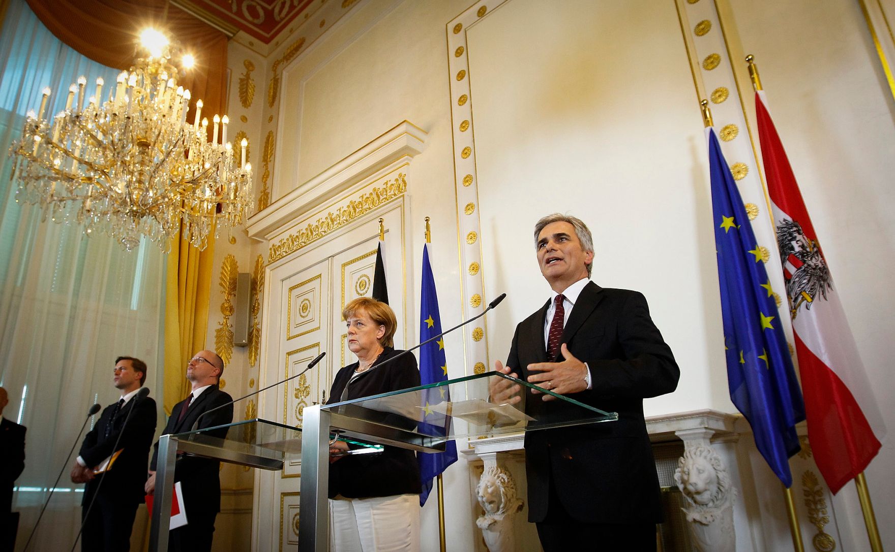 Offizieller Besuch der Bundeskanzlerin der Bundesrepublik Deutschland am 7. September 2012 in &Ouml;sterreich. Im Bild Bundeskanzler Werner Faymann (r.) mit Bundeskanzlerin Angela Merkel (l.) bei der gemeinsamen Pressekonferenz im Bundeskanzleramt.