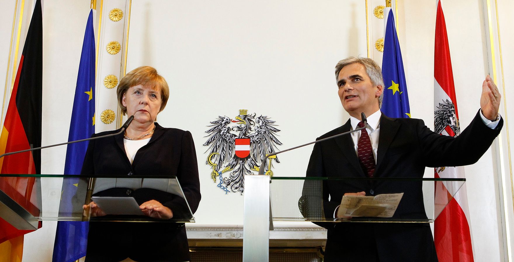 Offizieller Besuch der Bundeskanzlerin der Bundesrepublik Deutschland am 7. September 2012 in &Ouml;sterreich. Im Bild Bundeskanzler Werner Faymann (r.) mit Bundeskanzlerin Angela Merkel (l.) bei der gemeinsamen Pressekonferenz im Bundeskanzleramt.