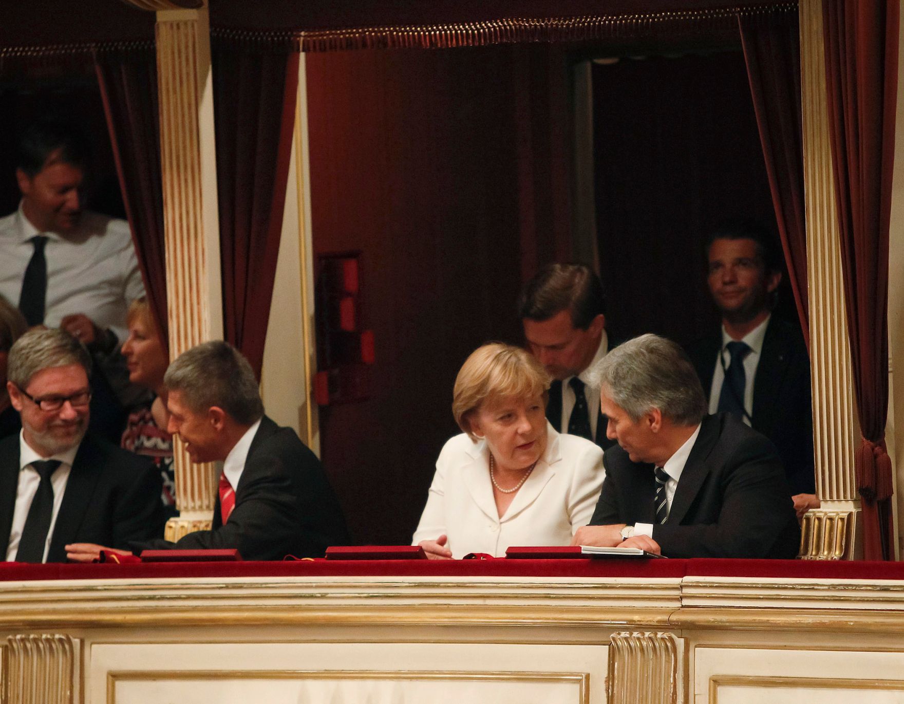 Offizieller Besuch der Bundeskanzlerin der Bundesrepublik Deutschland am 7. September 2012 in &Ouml;sterreich. Im Bild Bundeskanzler Werner Faymann (r.) mit Bundeskanzlerin Angela Merkel (l.) in der Wiener Staatsoper.