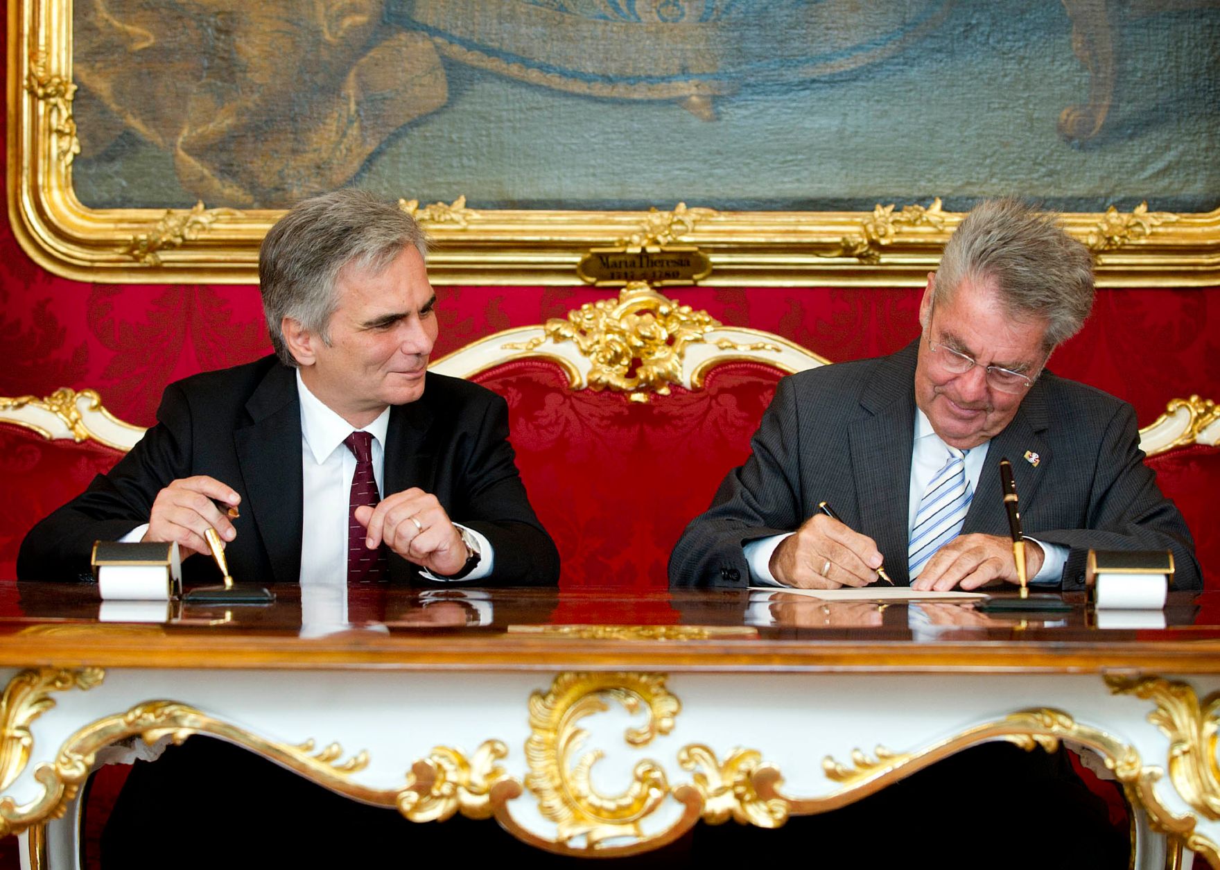 Am 11. September 2012 wurde Reinhold Lopatka vom Bundespr&auml;sident als Staatssekret&auml;r im Bundesministerium f&uuml;r europ&auml;ische und internationale Angelegenheiten angelobt. Im Bild mit Bundeskanzler Werner Faymann (l.) mit Bundespr&auml;sident Heinz Fischer (r.).