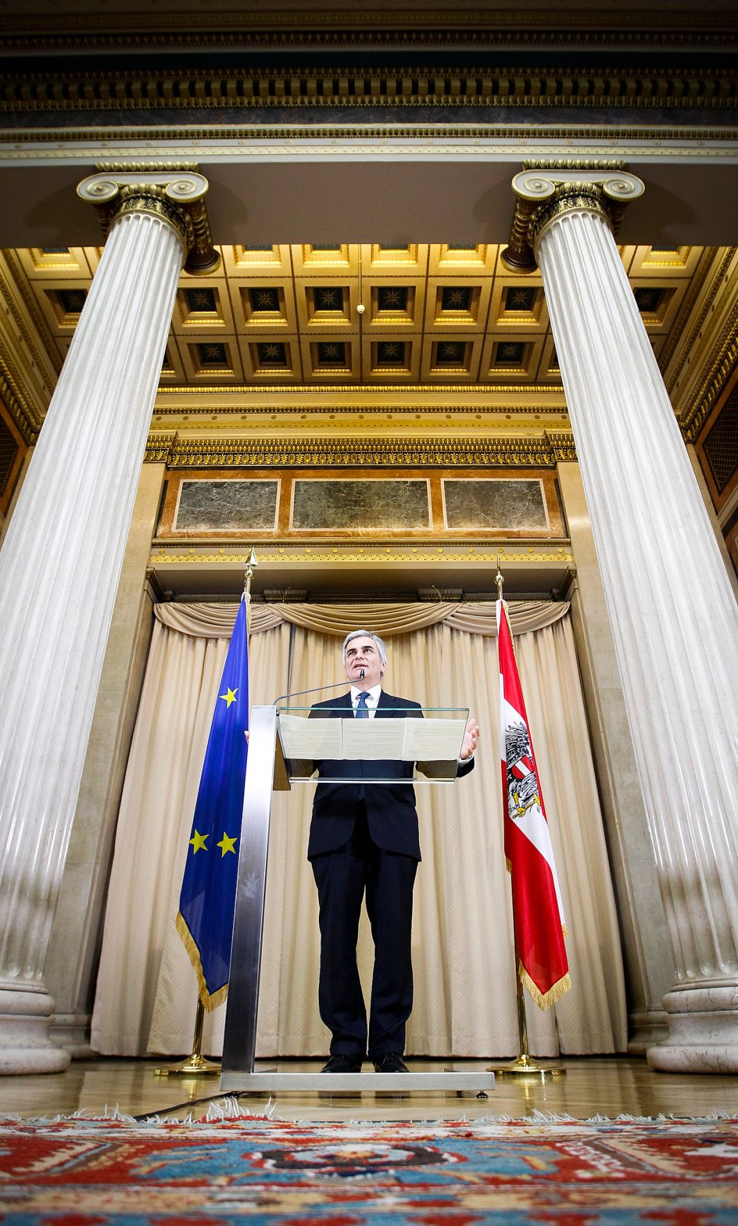 Bundeskanzler Werner Faymann beim Pressefoyer nach dem Ministerrat am 13. November 2012 im Parlament.