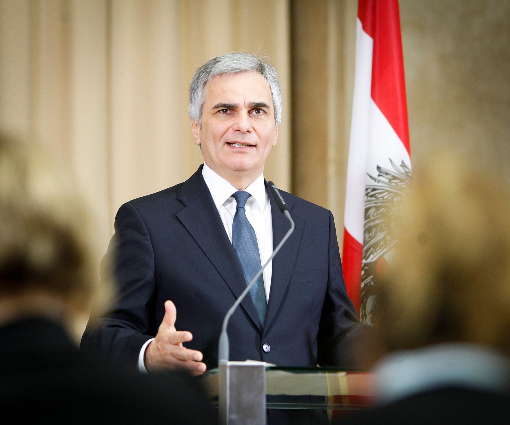Bundeskanzler Werner Faymann beim Pressefoyer nach dem Ministerrat am 13. November 2012 im Parlament.