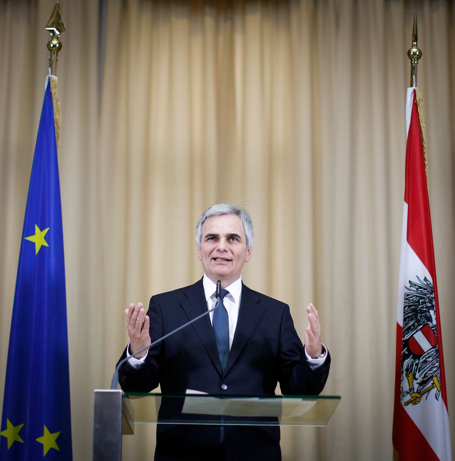 Bundeskanzler Werner Faymann beim Pressefoyer nach dem Ministerrat am 13. November 2012 im Parlament.