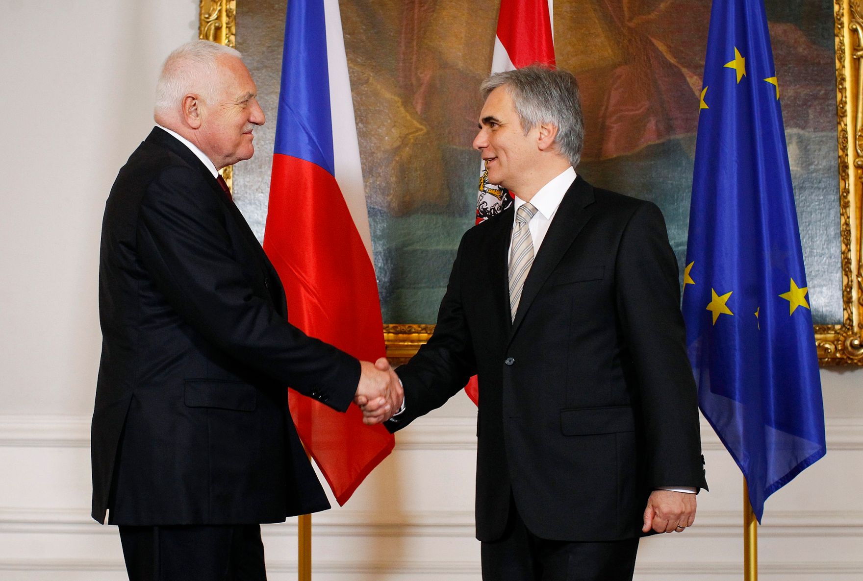 Am 14. November 2012 empfing Bundeskanzler Werner Faymann (r.) den Pr&auml;sidenten der Tschechischen Republik V&aacute;clav Klaus (l.) zu einem Arbeitsgespr&auml;ch im Bundeskanzleramt.