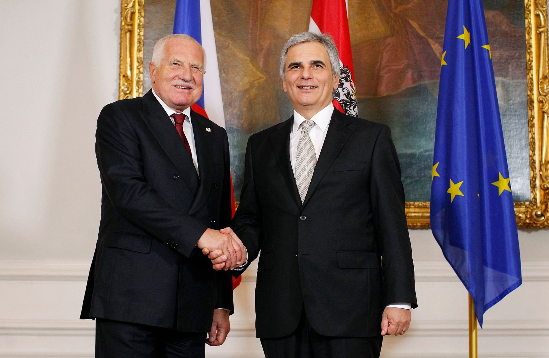 Am 14. November 2012 empfing Bundeskanzler Werner Faymann (r.) den Pr&auml;sidenten der Tschechischen Republik V&aacute;clav Klaus (l.) zu einem Arbeitsgespr&auml;ch im Bundeskanzleramt.