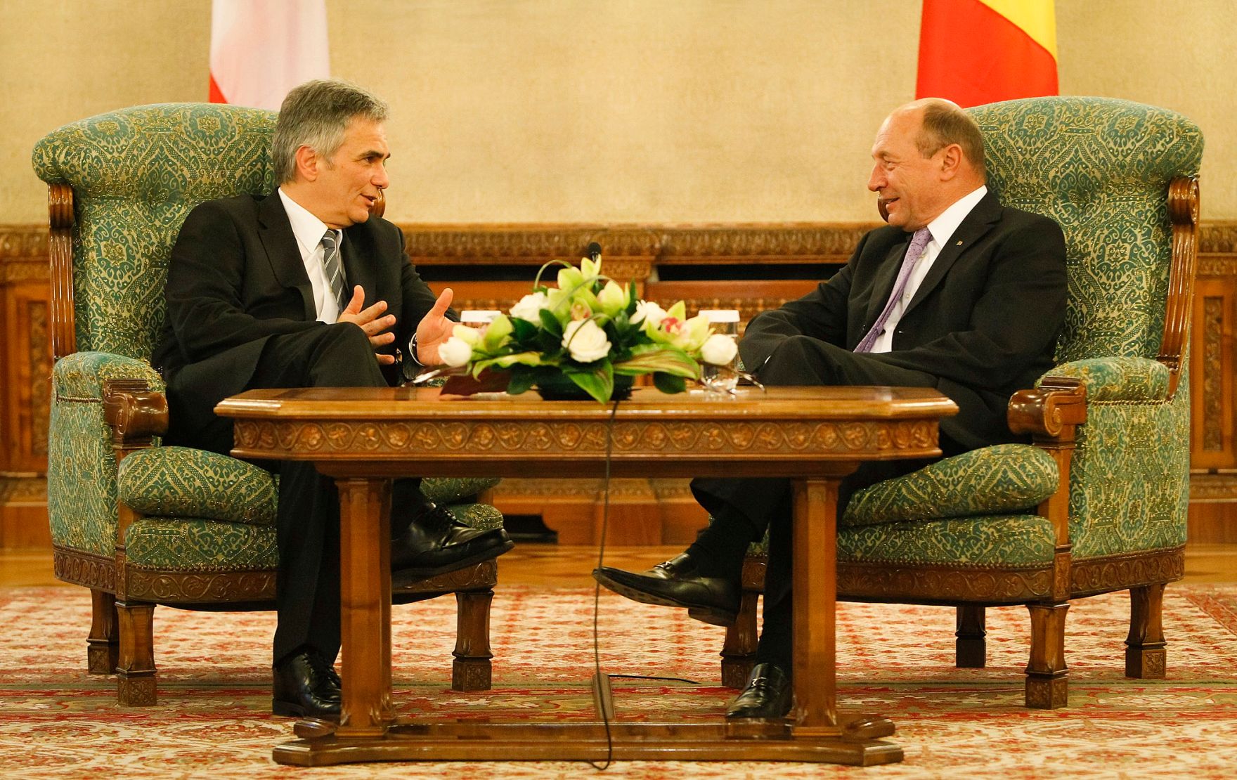 Am 28. November 2012 traf Bundeskanzler Werner Faymann (l.) den rum&auml;nischen Pr&auml;sidenten Traian Basescu (r.) im Rahmen des offiziellen Arbeitsbesuchs in Rum&auml;nien.