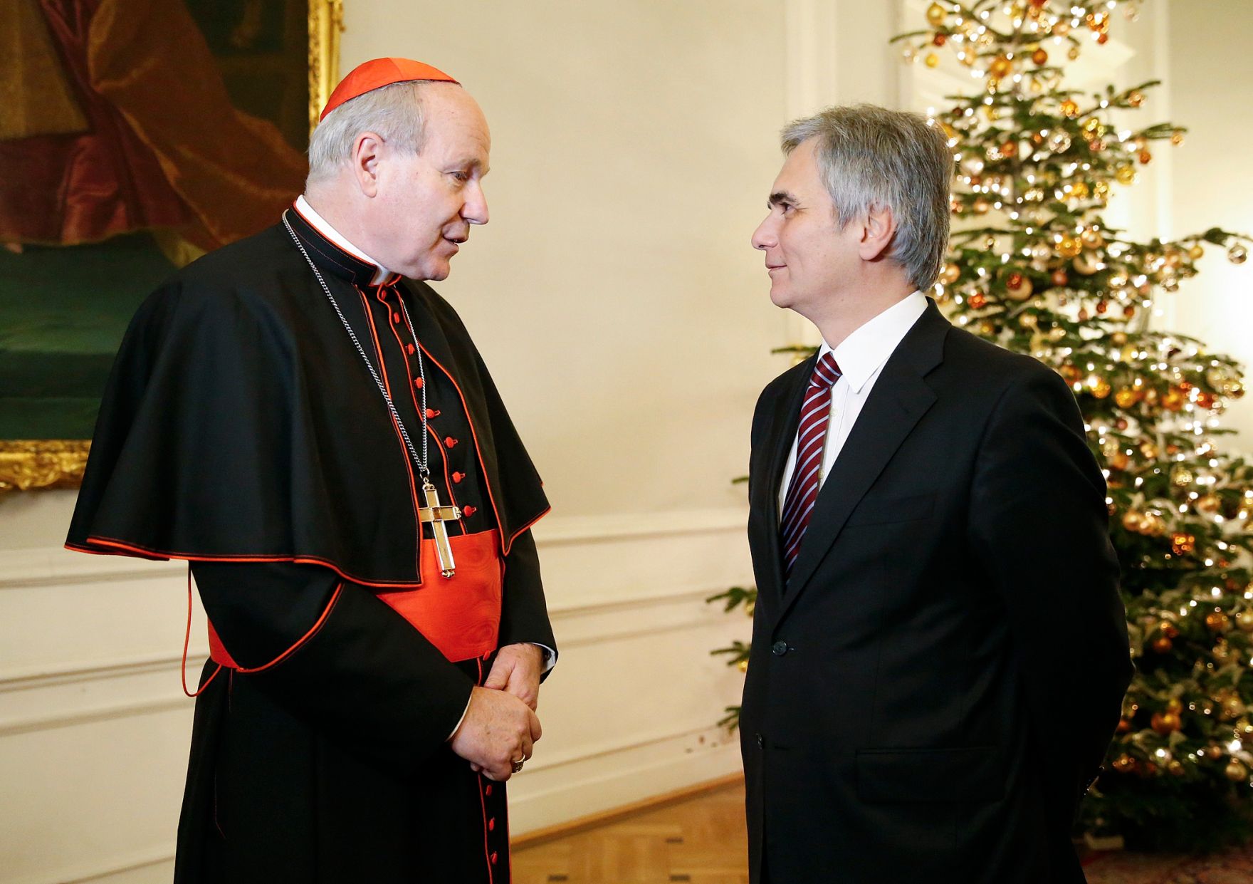 Am 11. Dezember 2012 lud der Bundeskanzler religi&ouml;se Vertreter zu einem Adventempfang in das Bundeskanzleramt. Im Bild Bundeskanzler Werner Faymann (r.) mit Kardinal Christoph Sch&ouml;nborn (l.).