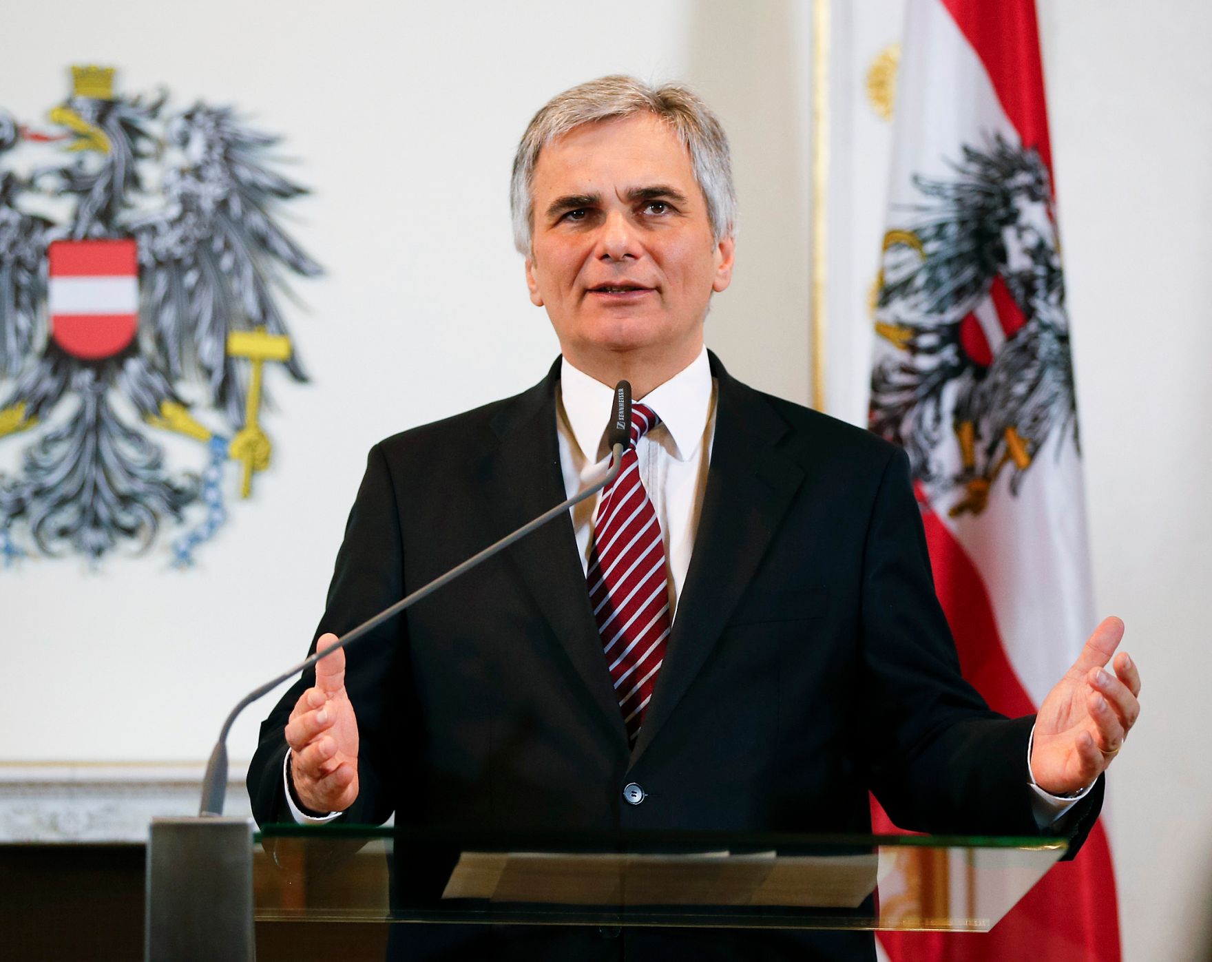 Bundeskanzler Werner Faymann beim Pressefoyer nach dem Ministerrat am 10. Dezember 2012 im Bundeskanzleramt.