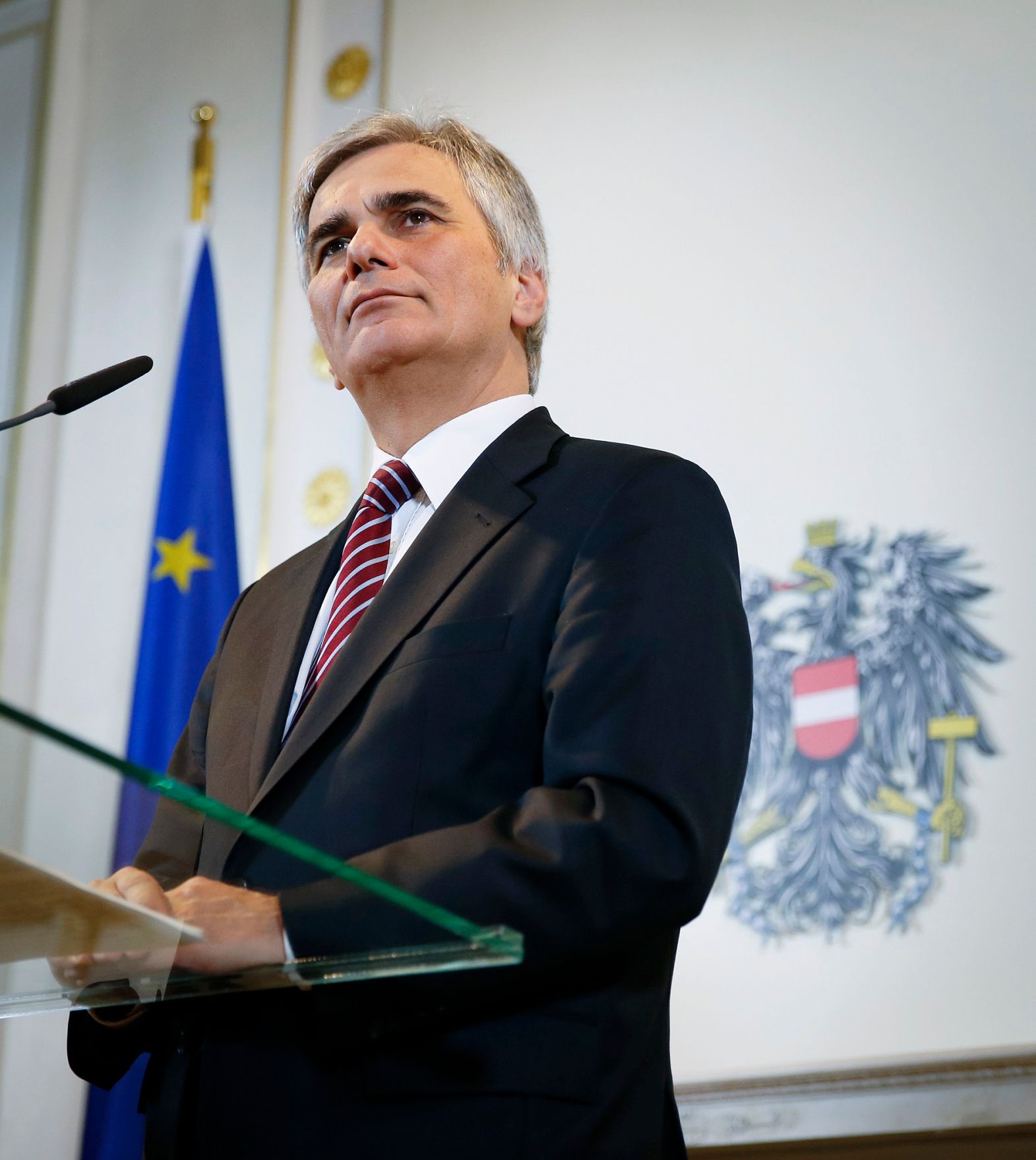 Bundeskanzler Werner Faymann beim Pressefoyer nach dem Ministerrat am 10. Dezember 2012 im Bundeskanzleramt.