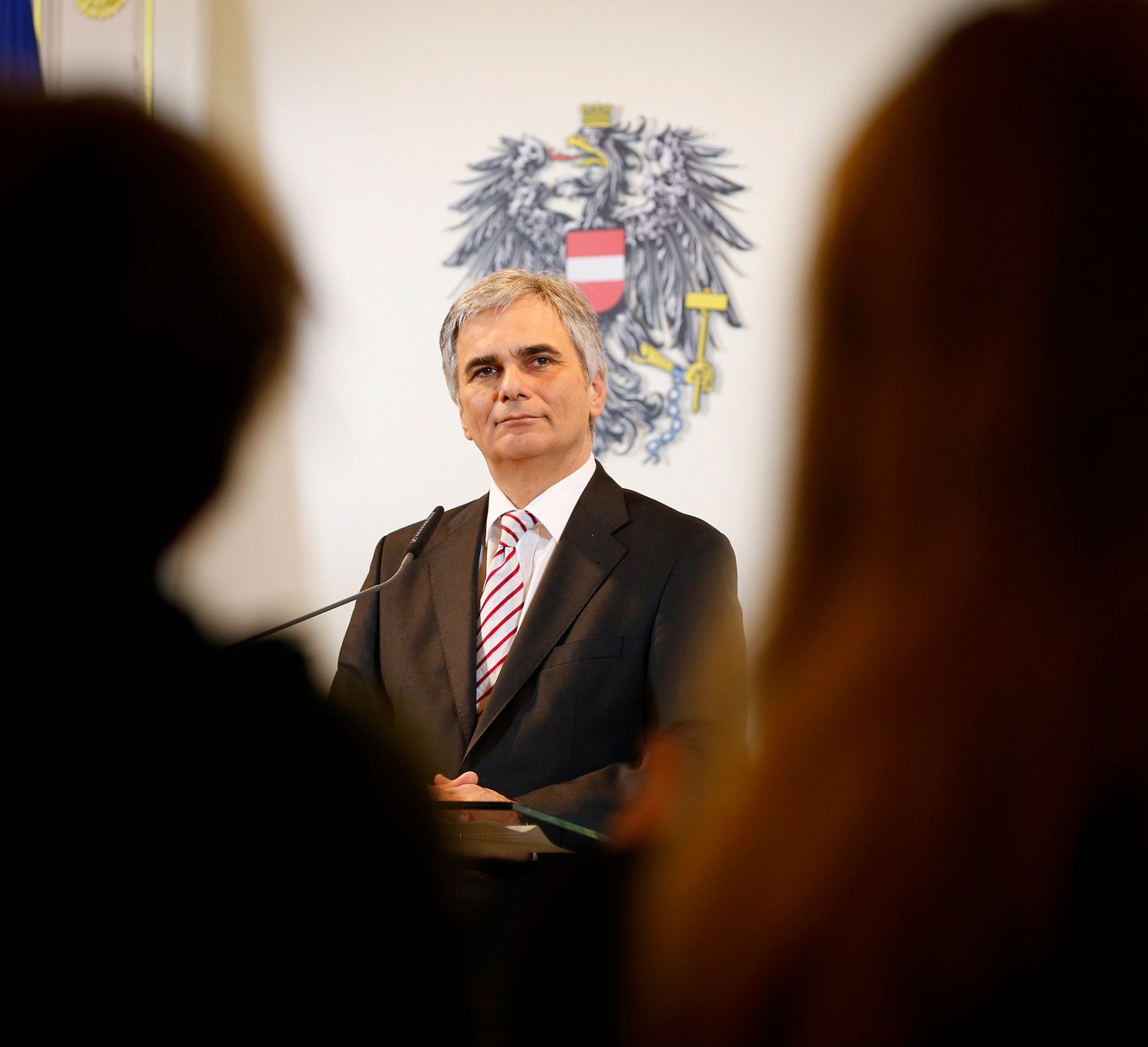 Bundeskanzler Werner Faymann beim Pressefoyer nach dem Ministerrat am 18. Dezember 2012 im Bundeskanzleramt.