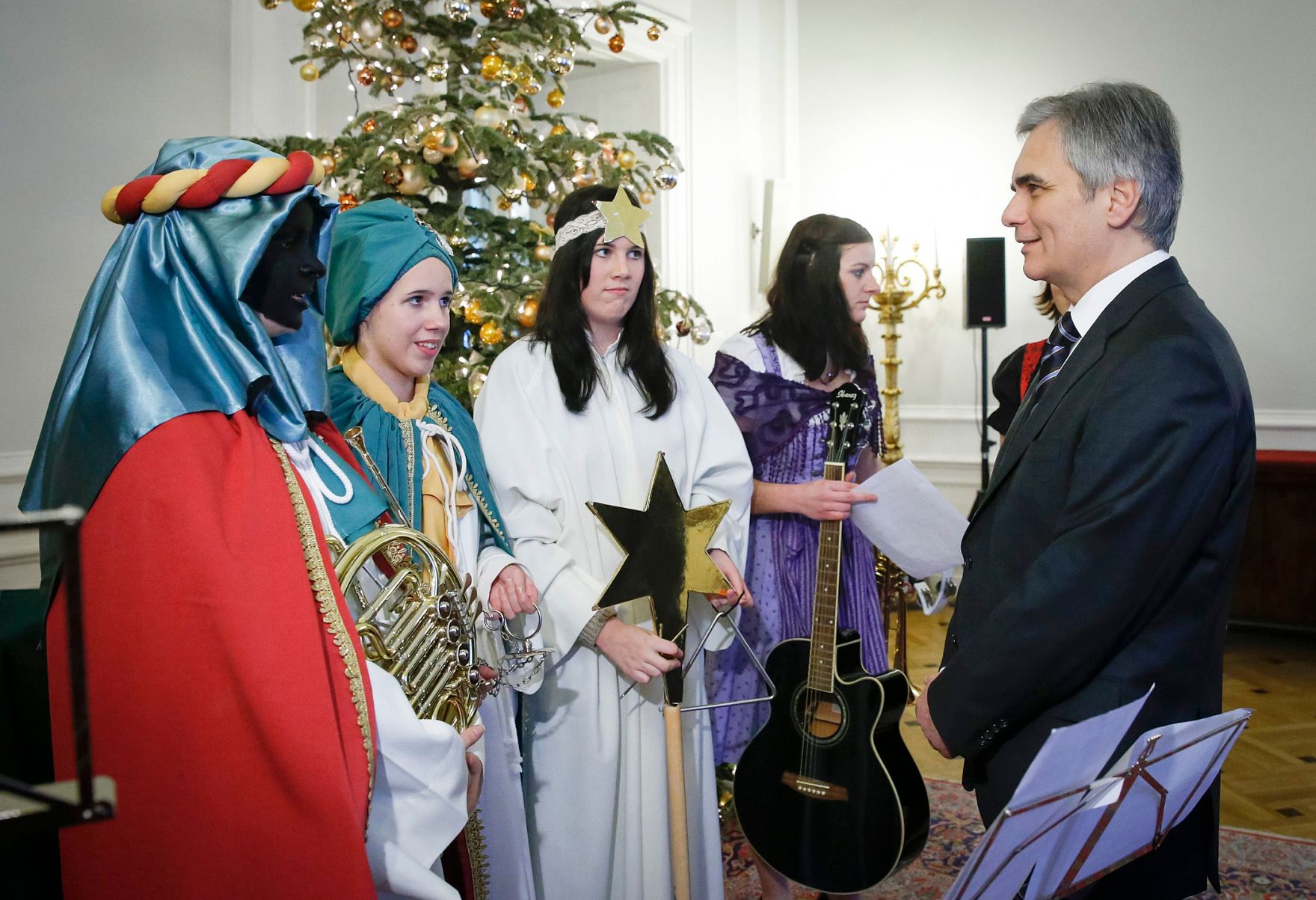 Am 28. Dezember 2012 empfing Bundeskanzler Werner Faymann Sternsinger im Bundeskanzleramt.