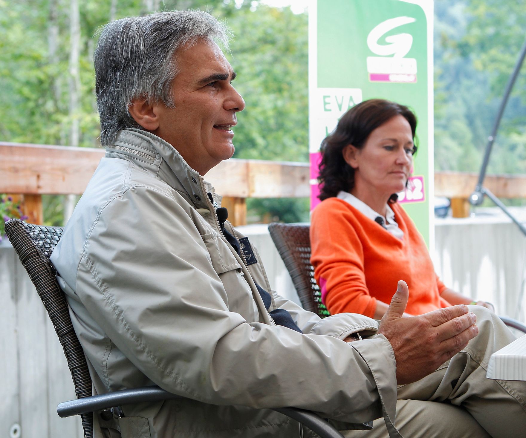 Am 24. August 2012 traf sich Bundeskanzler Werner Faymann (l.) und Bundessprecherin der Gr&uuml;nen Eva Glawischnig (r.) zu einer gemeinsamen Pressekonferenz bei der Lichtensteinklamm in der N&auml;he von Sankt Johann im Pongau.