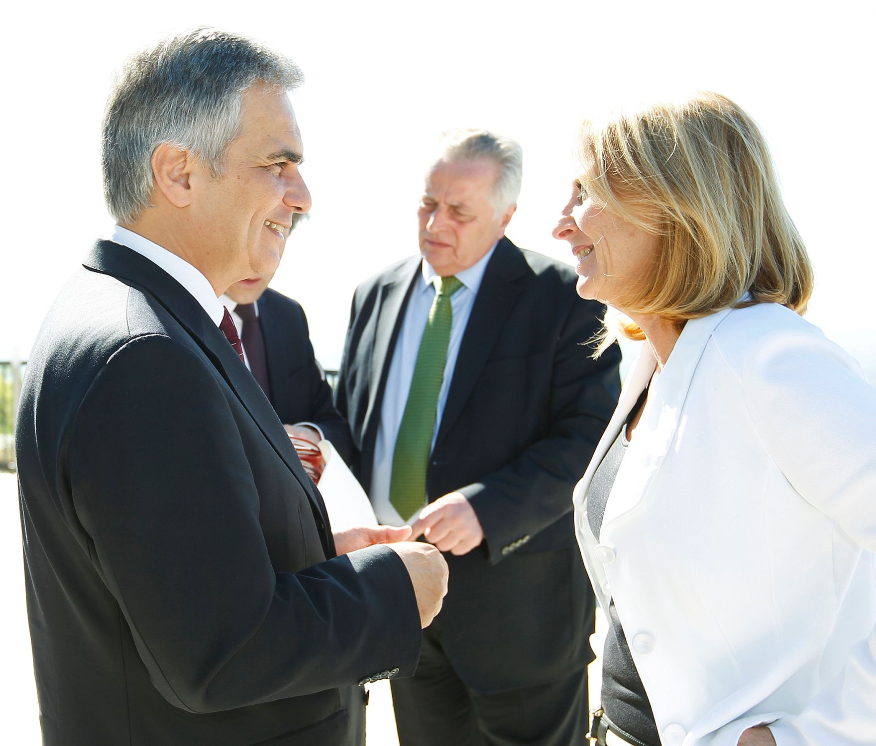 Am 27. April 2012 fand am Kahlenberg die Klausurtagung der Bundesregierung statt. Im Bild Bundeskanzler Werner Faymann (l.) mit Verkehrsministerin Doris Bures (r.) und Sozialminister Rudolf Hundstorfer (m.).